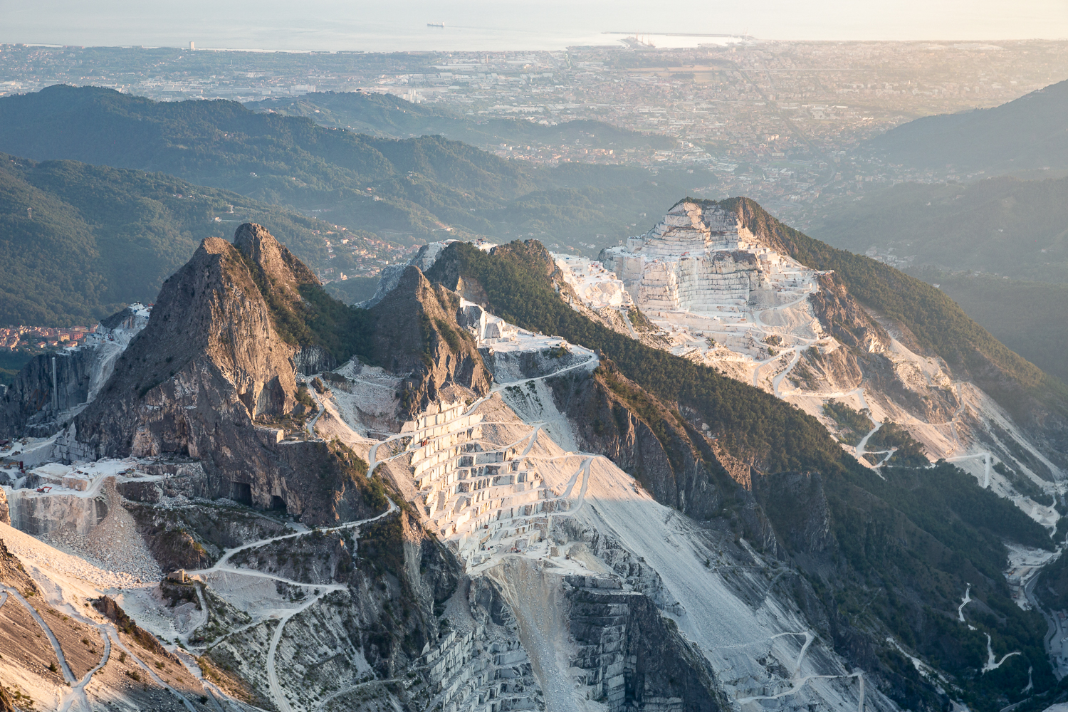 CARRARA-ENVIRONMENT-MARBLE-QUARRIES