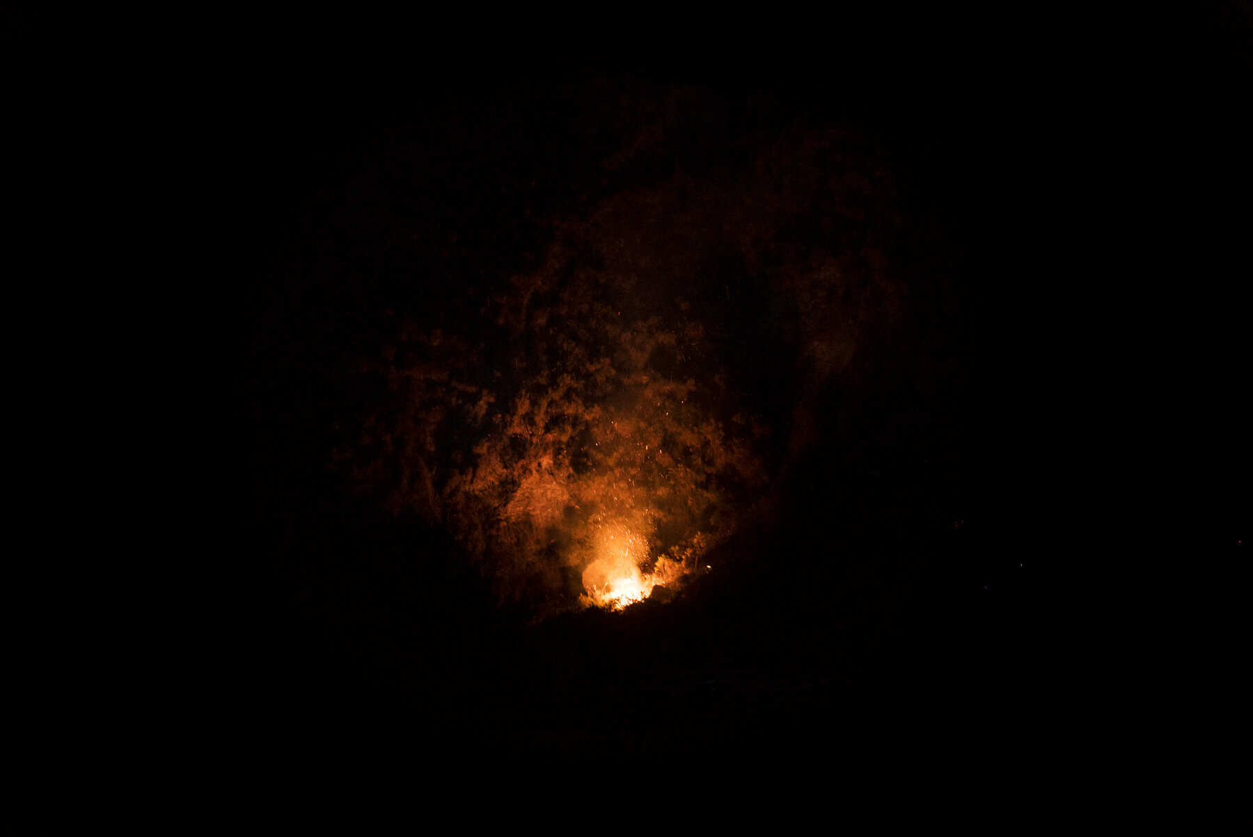  Un incendio scoppiato il 14 agosto 2018 a Barone, ai confini del Parco Nazionale dell’Aspromonte. © JACOPO LA FORGIA / MICHELE SPATARI 