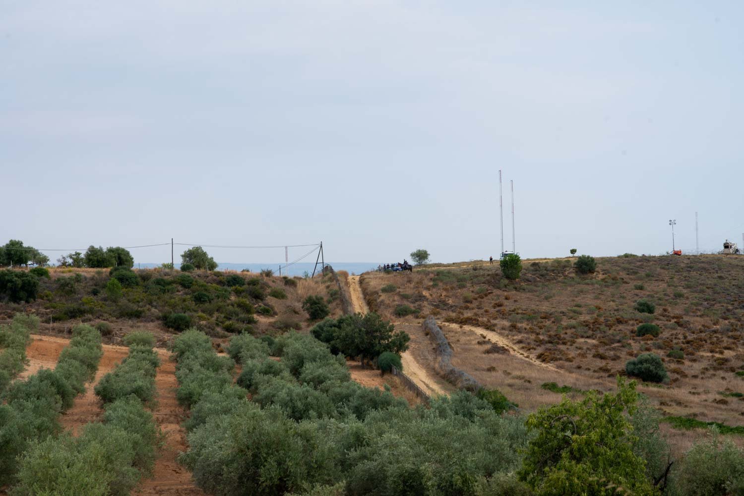  Confine dalla base militare con la Riserva Naturale Orientata Sughereta. Niscemi (Caltanissetta), agosto 202 