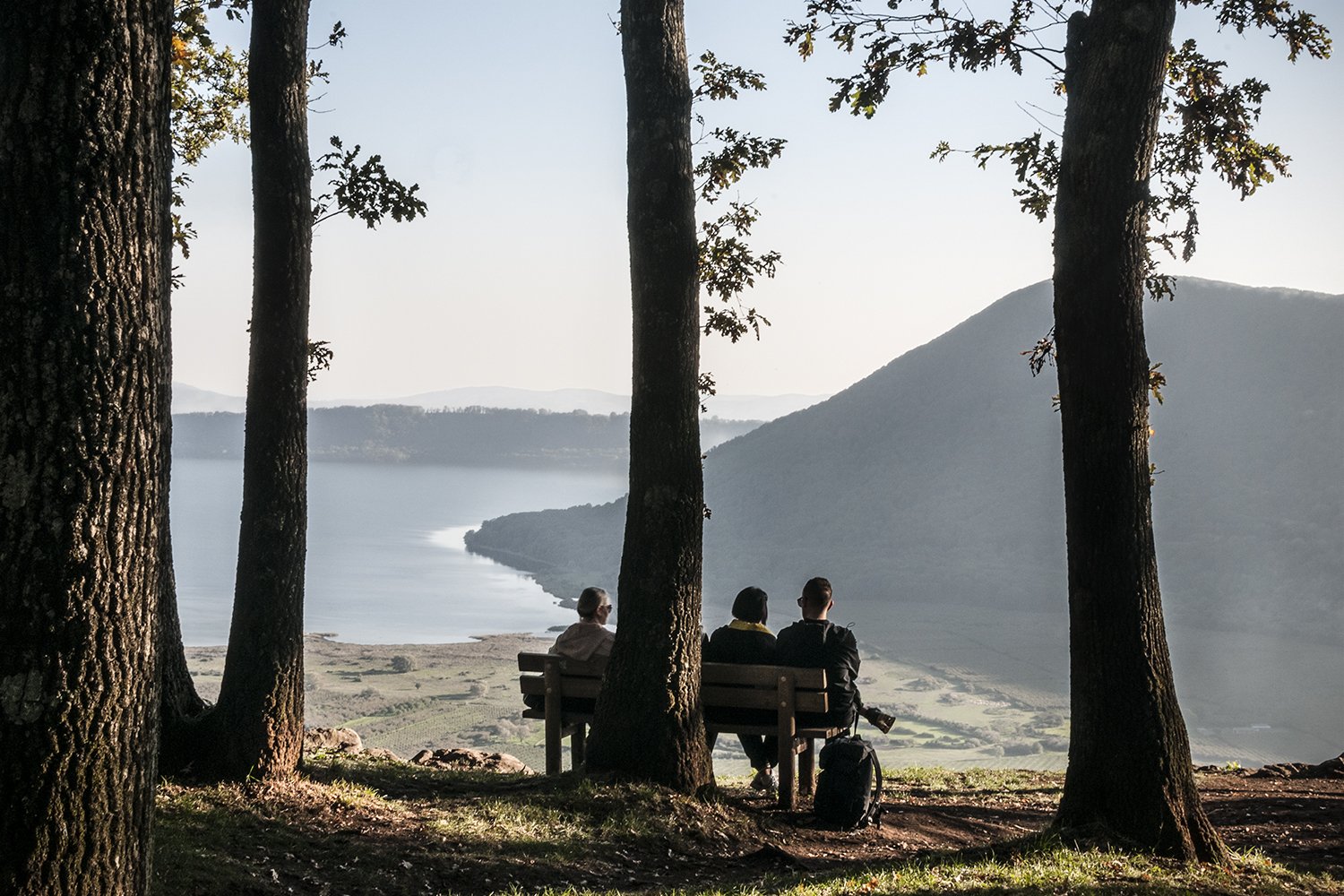  La riserva naturale del Lago di Vico resta sempre una meta attraente per il turismo, nonostante la situazione ambientale critica. Caprarola (Viterbo), ottobre 2022. 