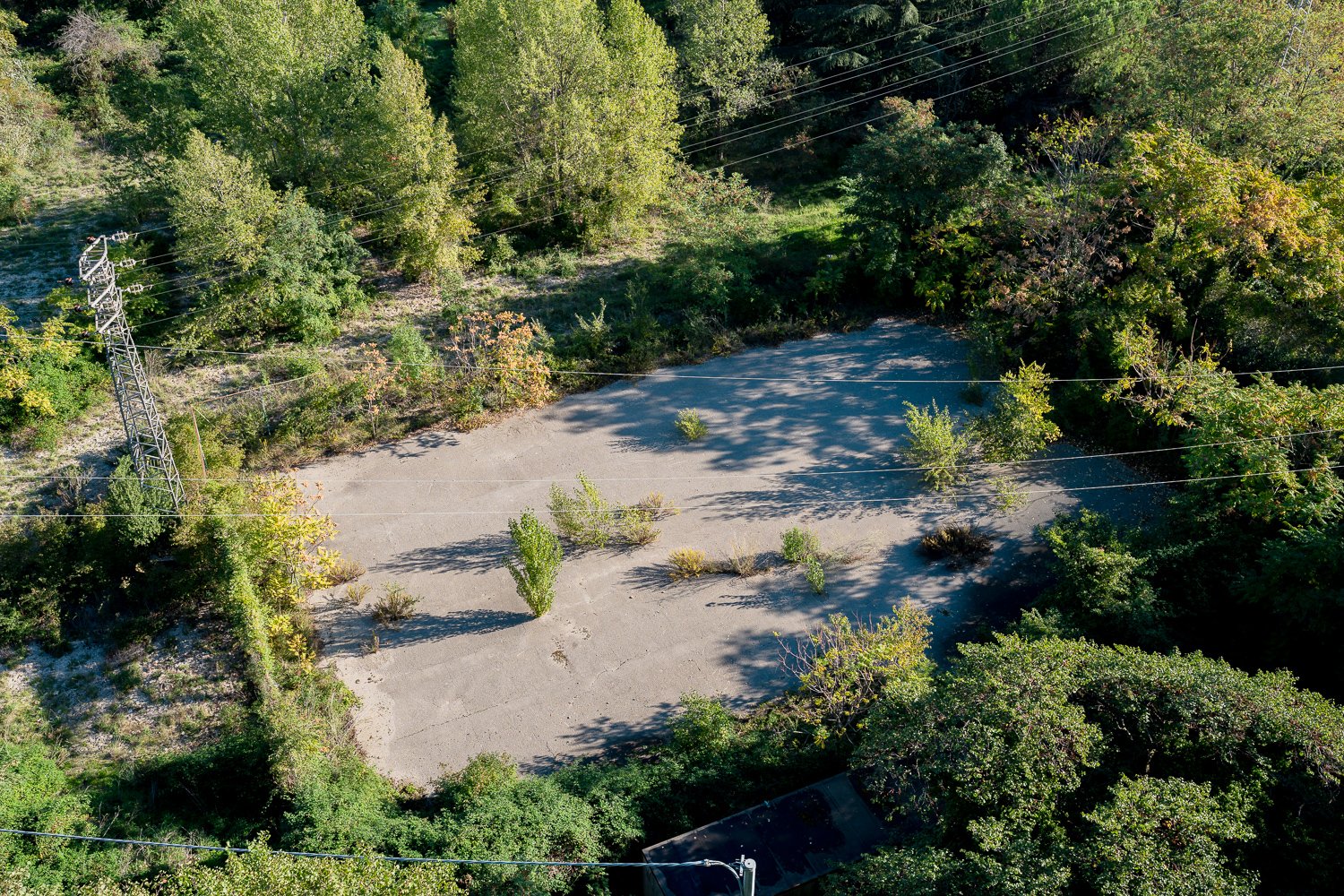  Piana incementata dove sono stati sepolti i rifiuti chimici e nocivi dello stabilimento di Papigno. Per decine di anni l’area circostante alla centrale e adiacente al borgo è stata utilizzata come una vera e propria discarica di rifiuti speciali di 