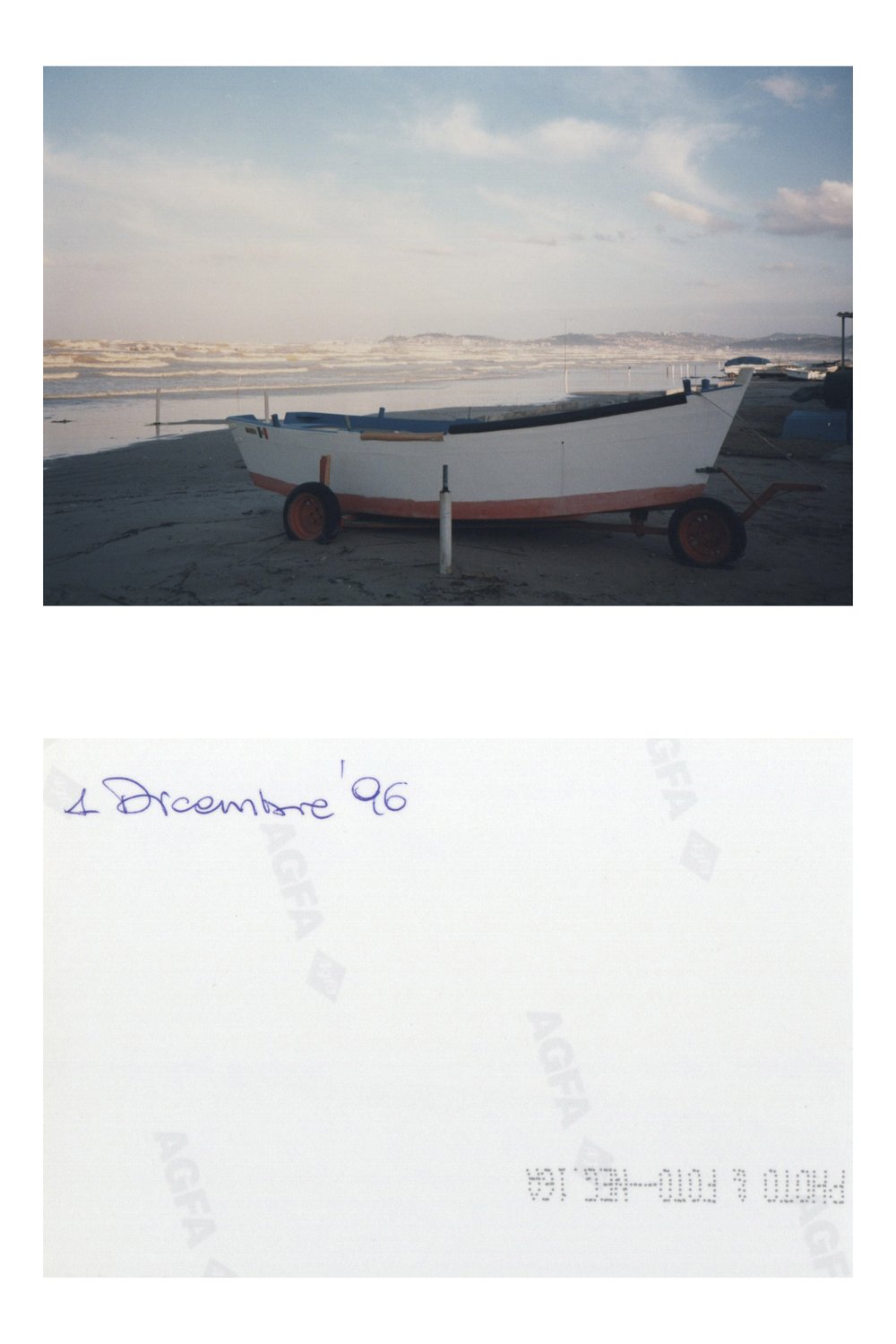  Spiaggia di Falconara in una fotografia datata 1 dicembre 1996. Appartenente ad una residente di Falconara che vuole esprimere le sue preoccupazioni sulla presenza della raffineria a Falconara. 