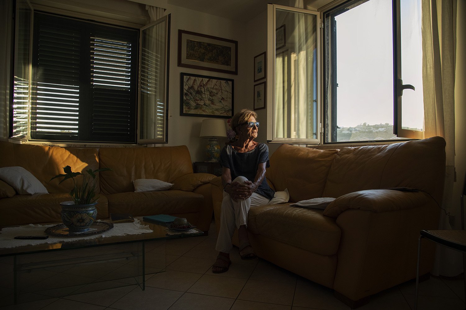 Mariolina De Francesco, abitante del Residence Due Torri, a rischio esproprio. Nella zona di Torre Faro, Messina 2023. 
