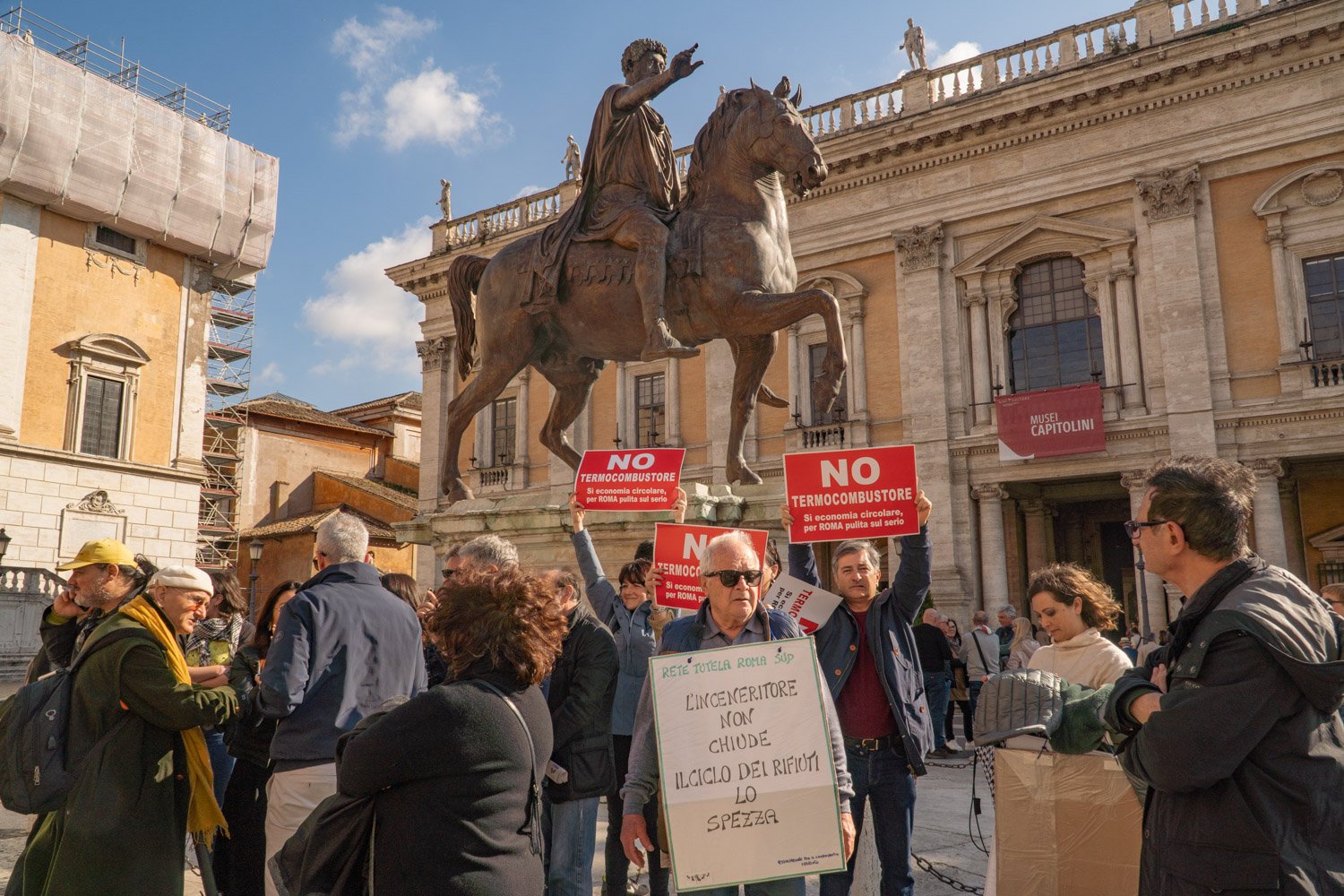  Manifestazione al Campidoglio contro il termovalorizzatore da 600mila tonnellate di rifiuti l’anno a Santa Palomba organizzata dalle Rete Tutela Roma Sud. Roma, 19 Aprile 2023. 