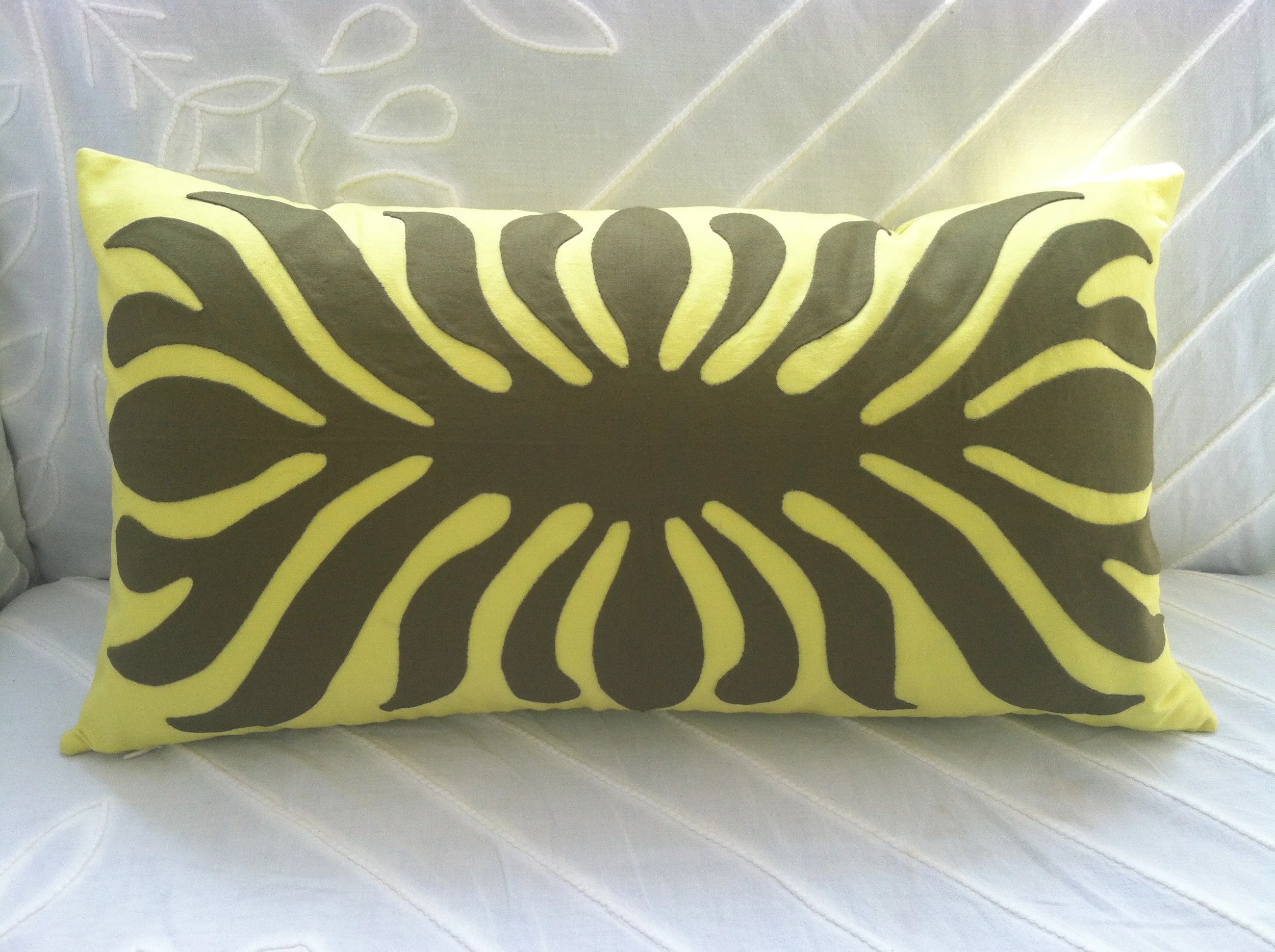 AppliquePillow#3.jpg