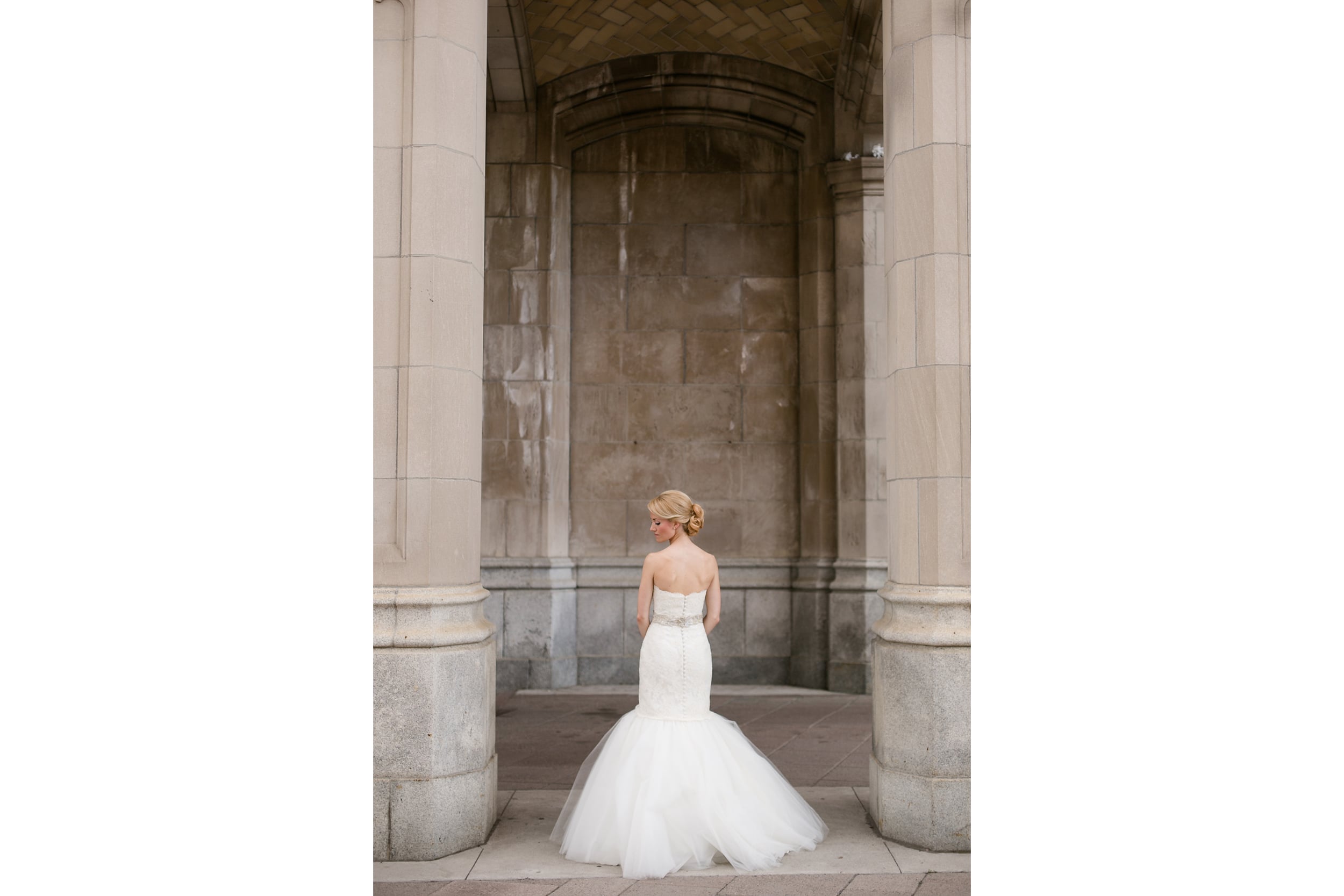 bride and groom photograph at national gallery of canada (Copy)