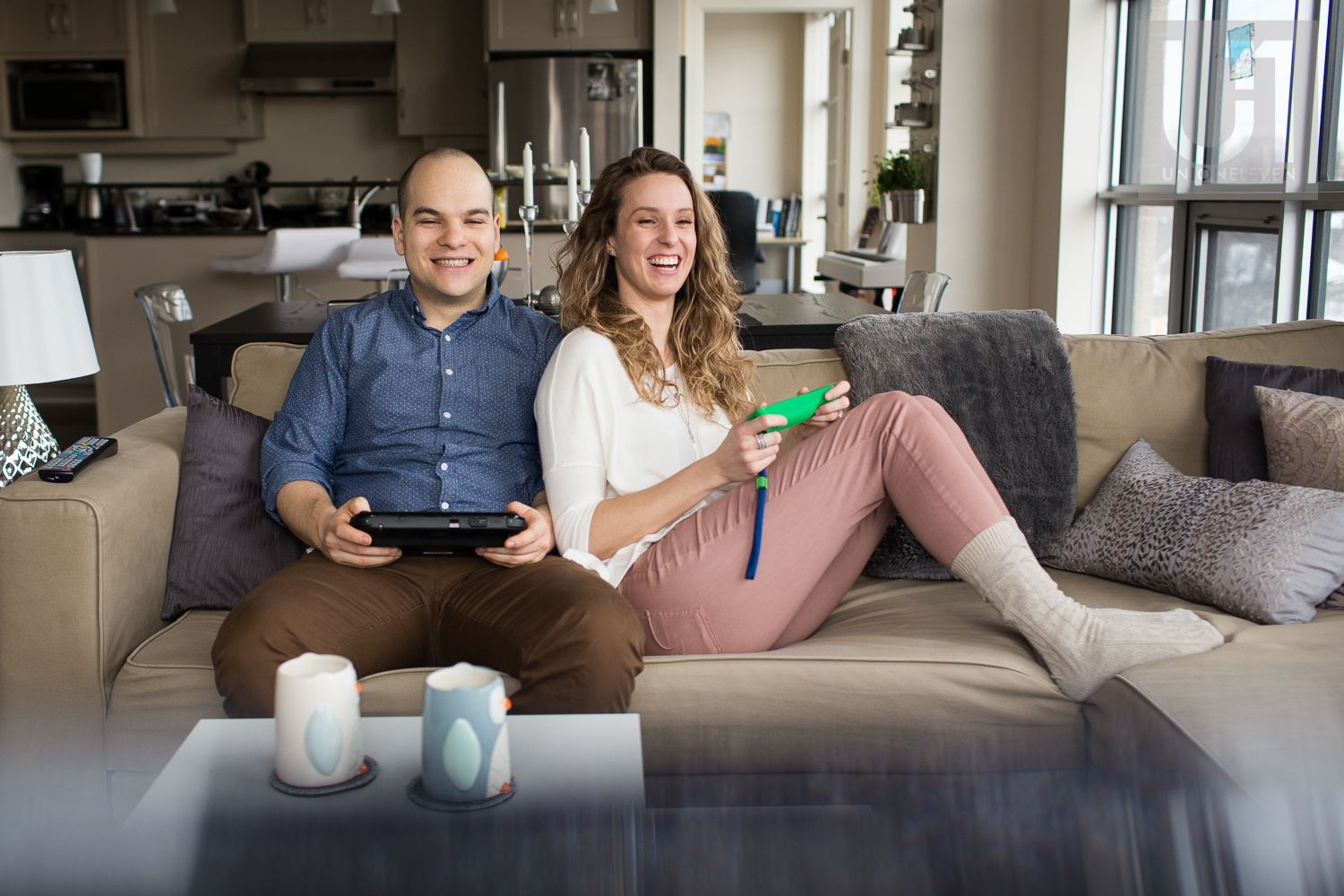 couple-playing-video-game-in-ottawa