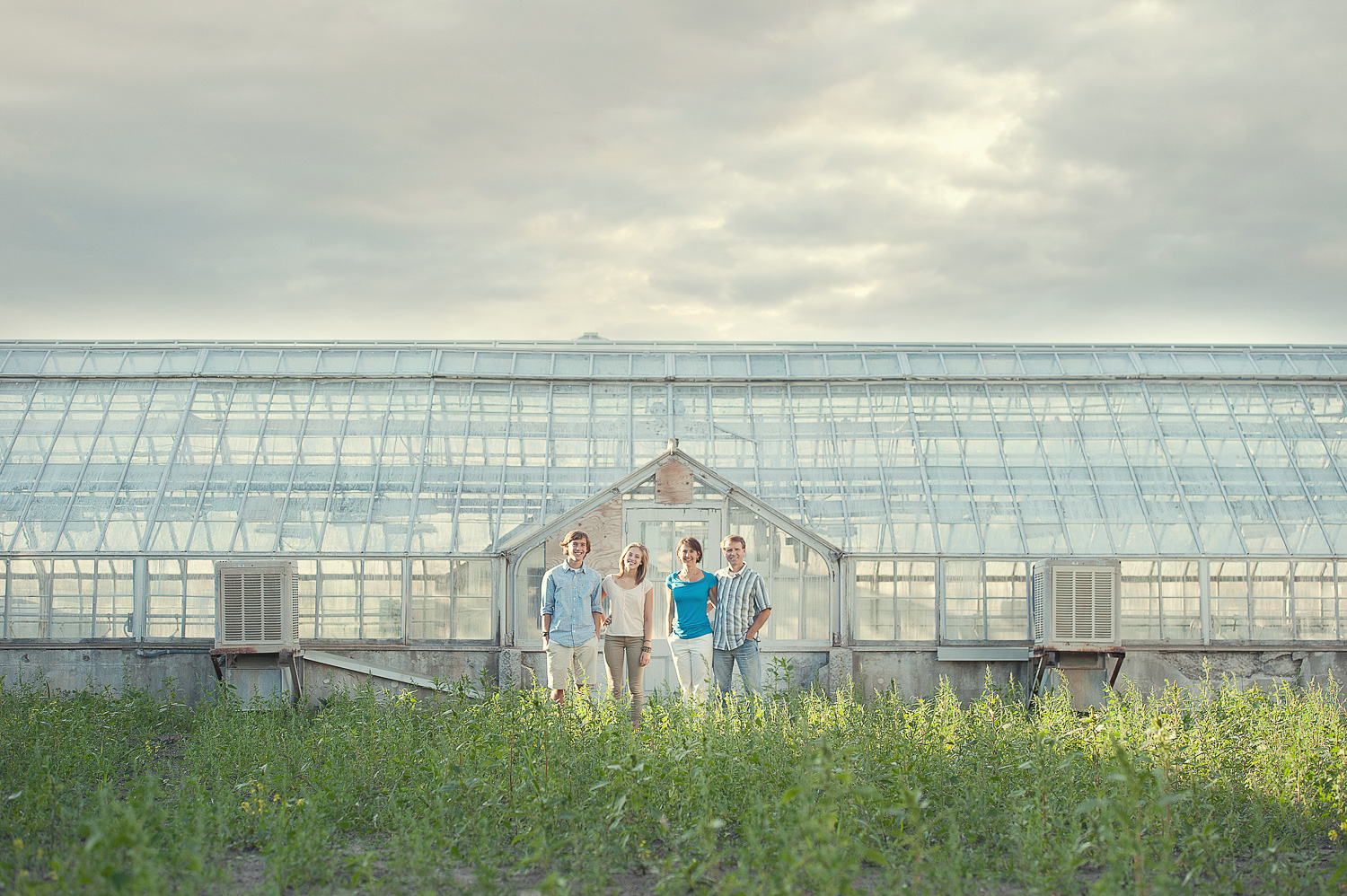 Family photograph outside in ottawa (Copy)