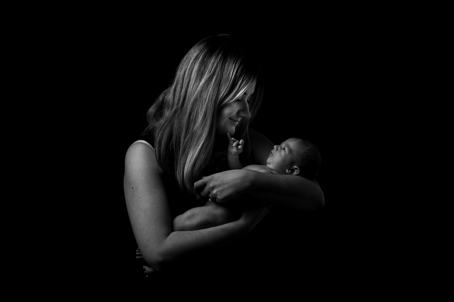 black and white photograph of a mom with her newborn baby (Copy)