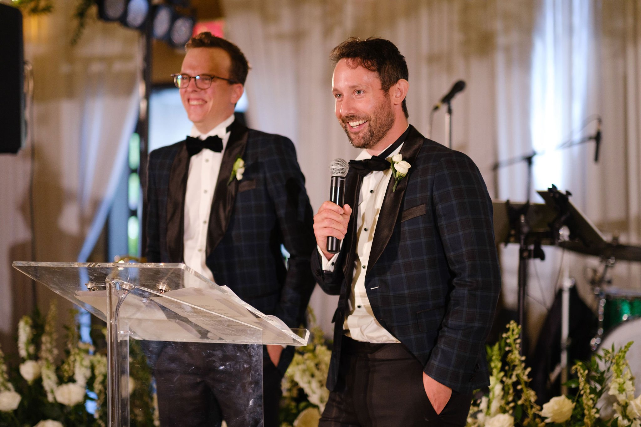 best man giving a speech at chateau Montebello