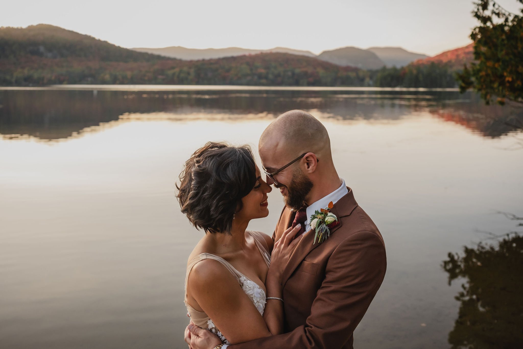 wedding photograph at sunset by a lake in mont Tremblant