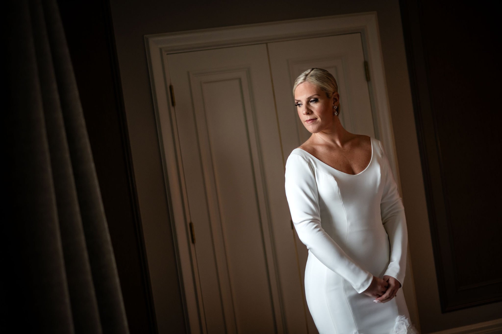 photograph of a bride getting ready for her ottawa wedding at the chateau Laurier
