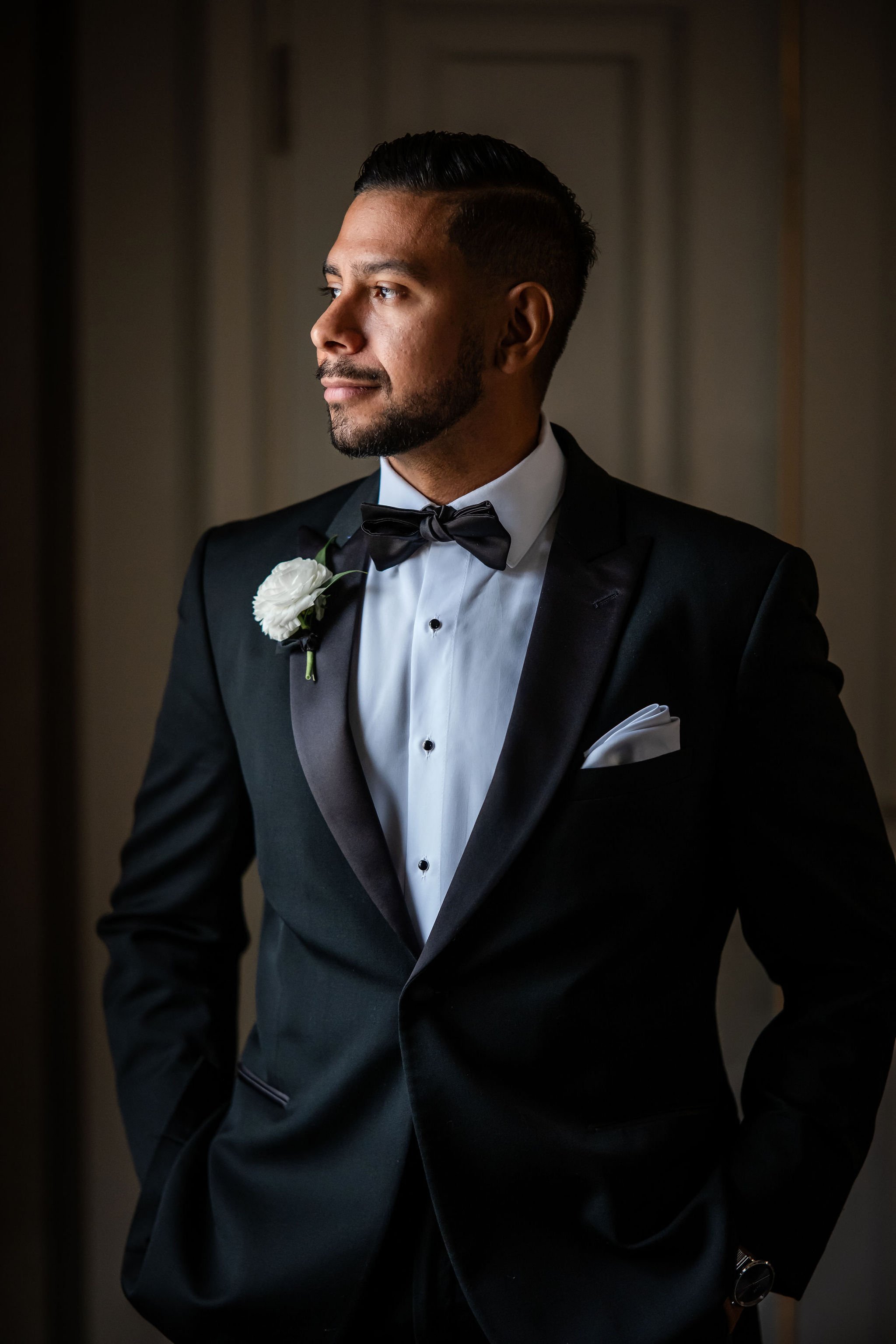portrait of a groom at the chateau Laurier