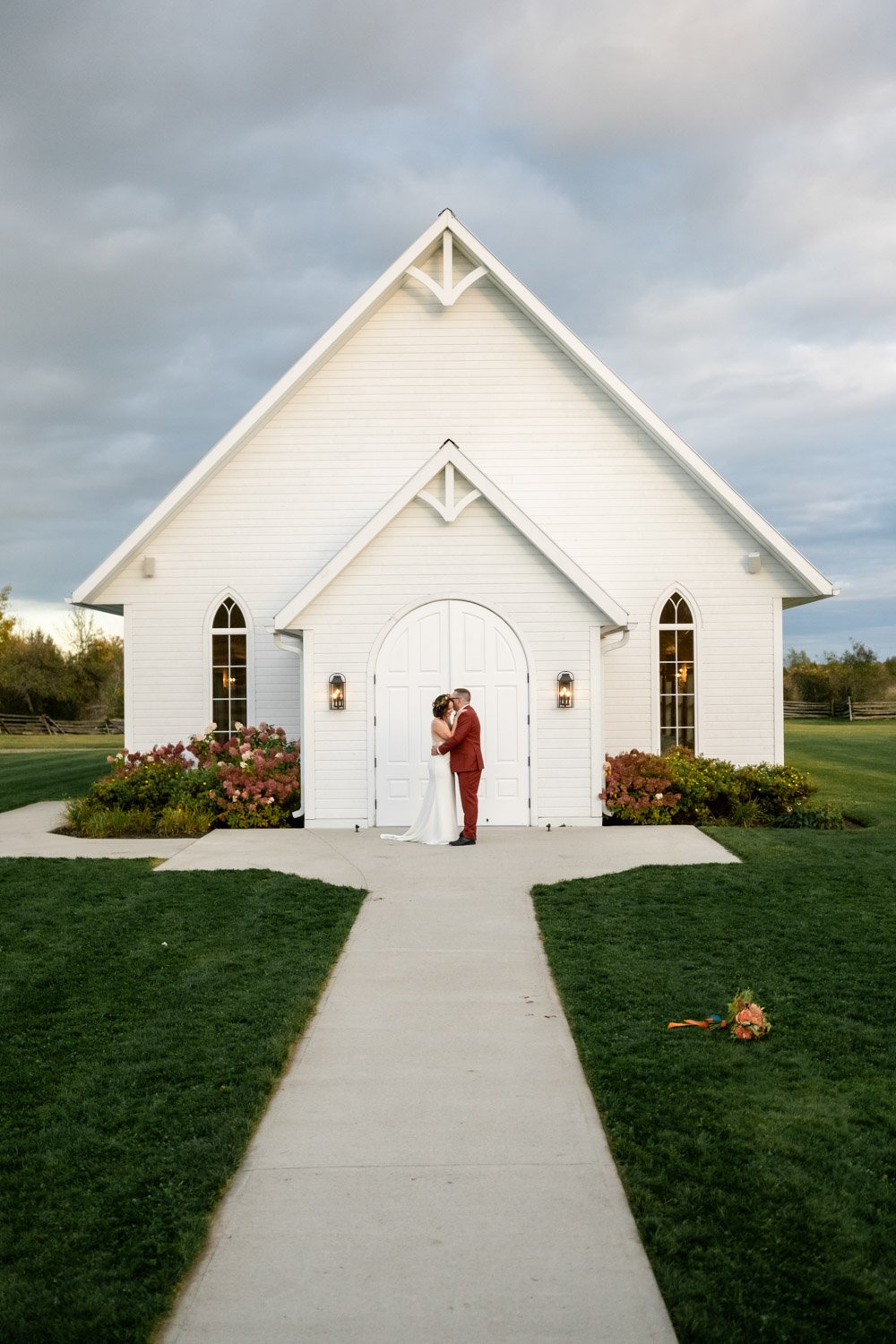 couples portraits outside at a fall stonefields estate wedding