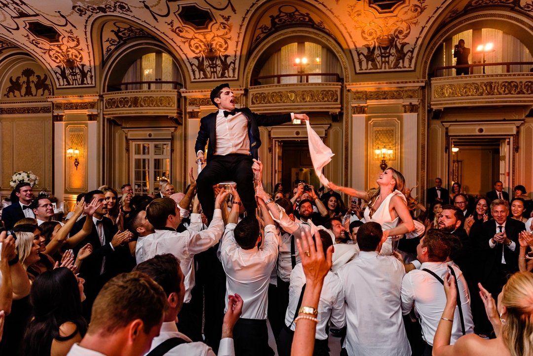 Epic party a the Fairmont Chateau Laurier!
.
.
. @fairmontlaurier #fairmontweddings #castleweddings #weddingday #outdoorwedding #myottawa #parliamentview #terracewedding #weddingbells #ottawawedding #ottawabride #ottawaphotography #ottawaphotographer