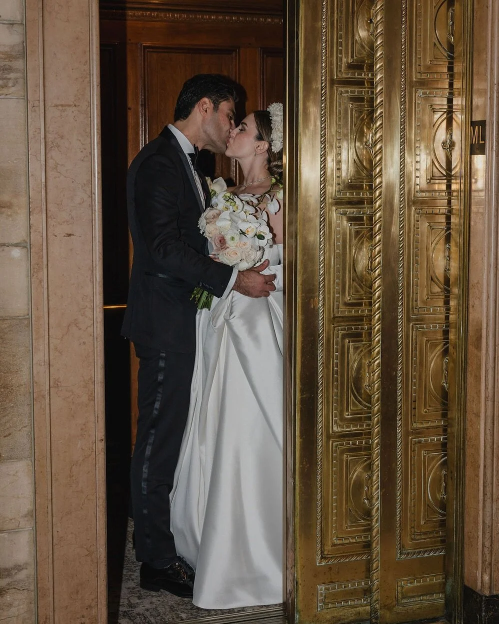 Hilda and Omid&rsquo;s stunning @fairmontlaurier wedding is up on our blog!
.
.
.
#wedding #weddingdress #ottawaweddings #ottawawedding #ottawaweddingphotographer