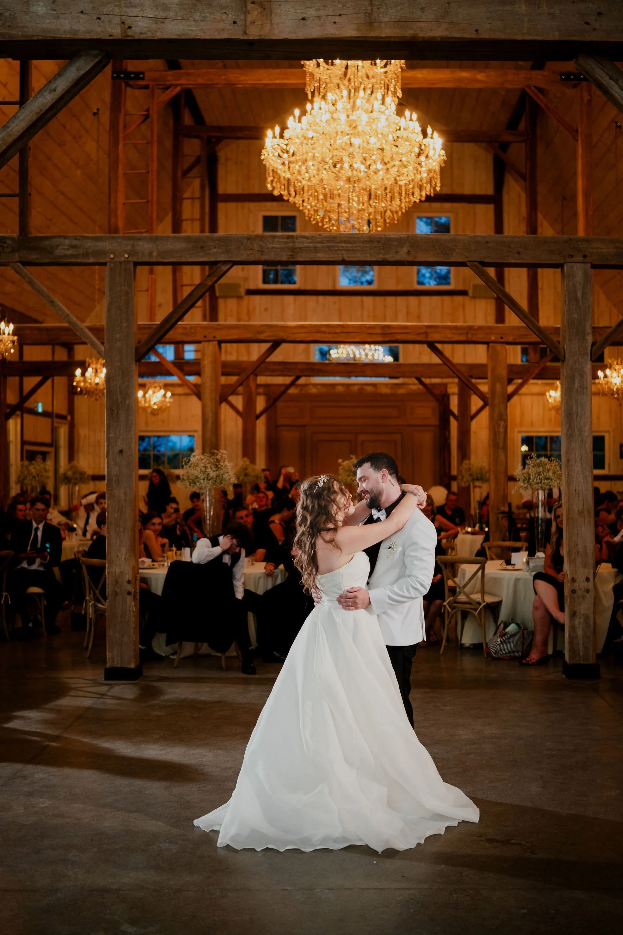 dancing at a stonefields estate wedding