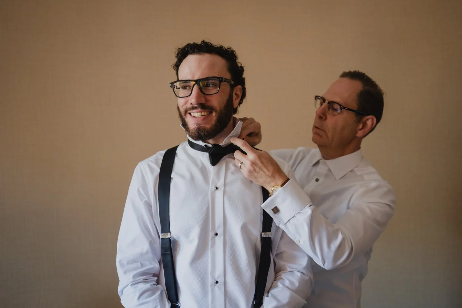 photo of a groom getting ready at the chateau laurier