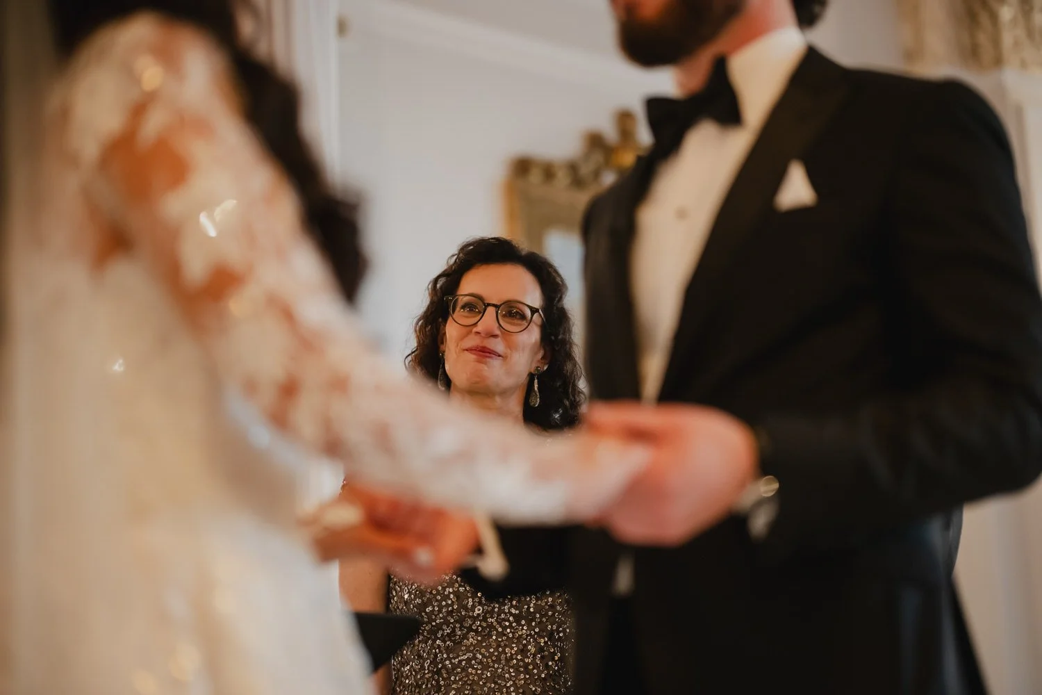 photograph from a jewish wedding ceremony in the drawing room at the chateau laurier