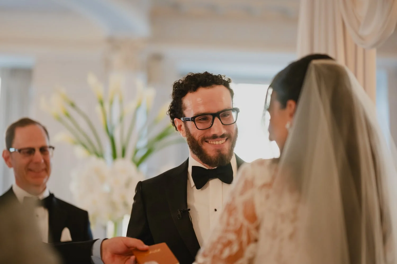 photograph from a jewish wedding ceremony in the drawing room at the chateau laurier