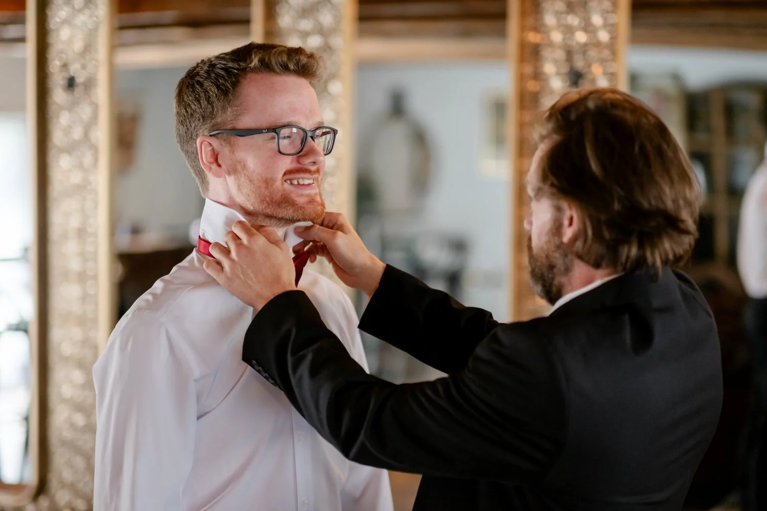 photo of a groom getting ready for his wedding at stonefields estate