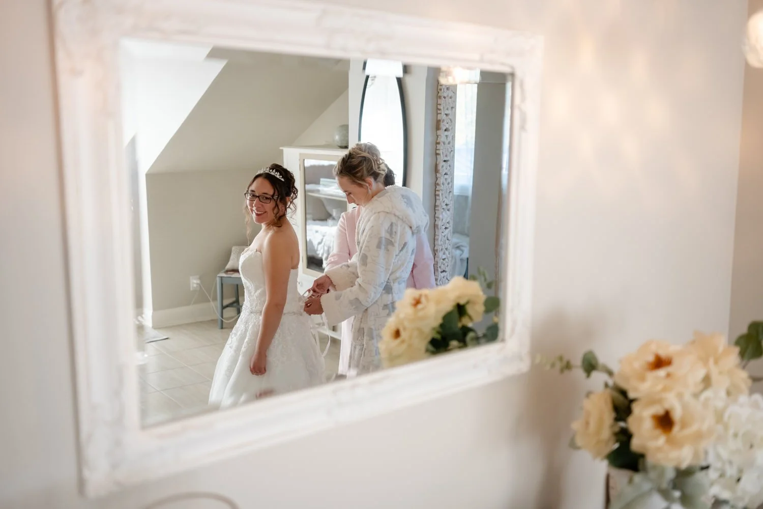 a bride getting ready for her wedding at stonefields estate