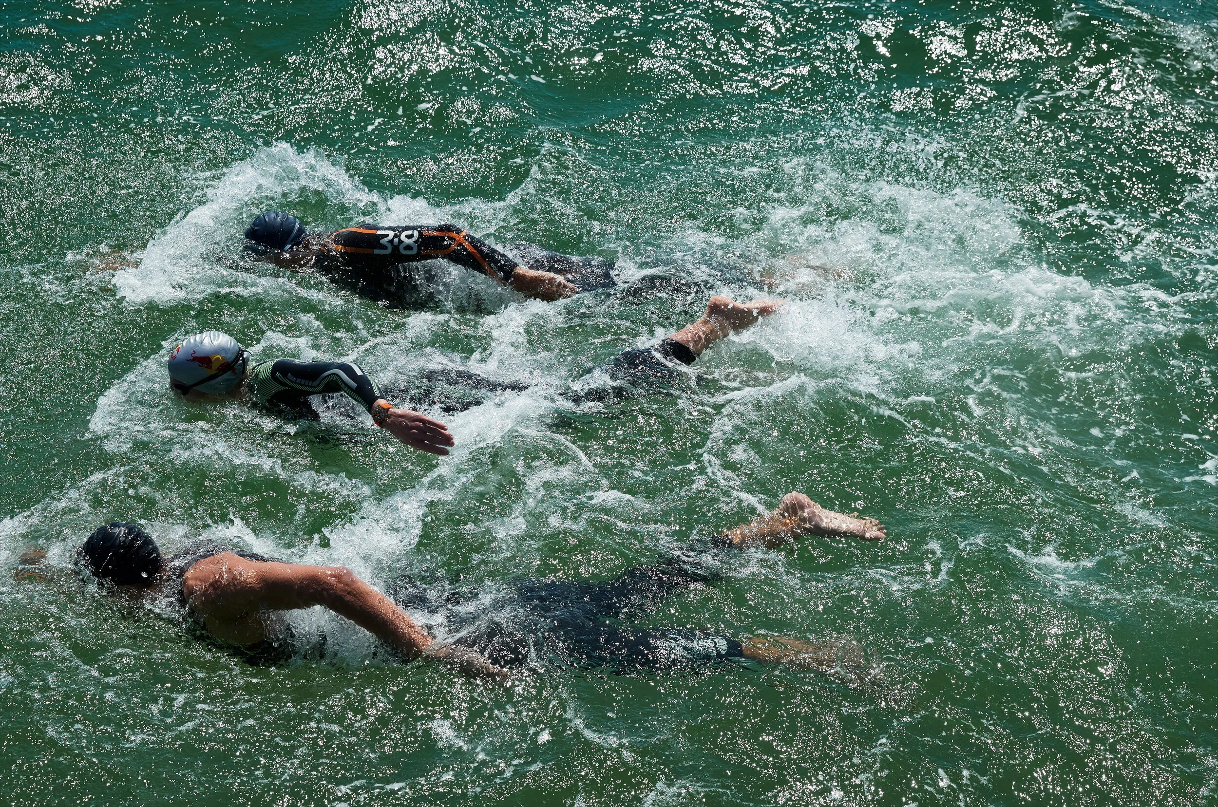 01_breitling-triathlon-squad-members-jan-frodeno-daniela-ryf-and-chris-mccormack-swimming.jpg