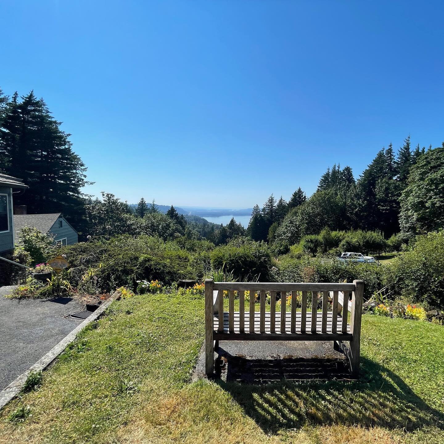 After a few back to back shows, we’re going on a little retreat along the Colombia River Gorge. We’re going to take a little pause on posting to rest, play, and spend time together with some tour traditions❤️ 
We’ll post our highli