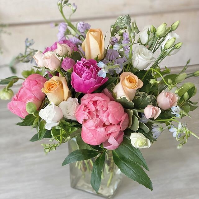 Adding some new summer designs to the site this week! Our &ldquo;free spirit&rdquo; bouquet will be up for ordering soon! Peony season is here - their season is short but oh so sweet. 🌿🌸🌿