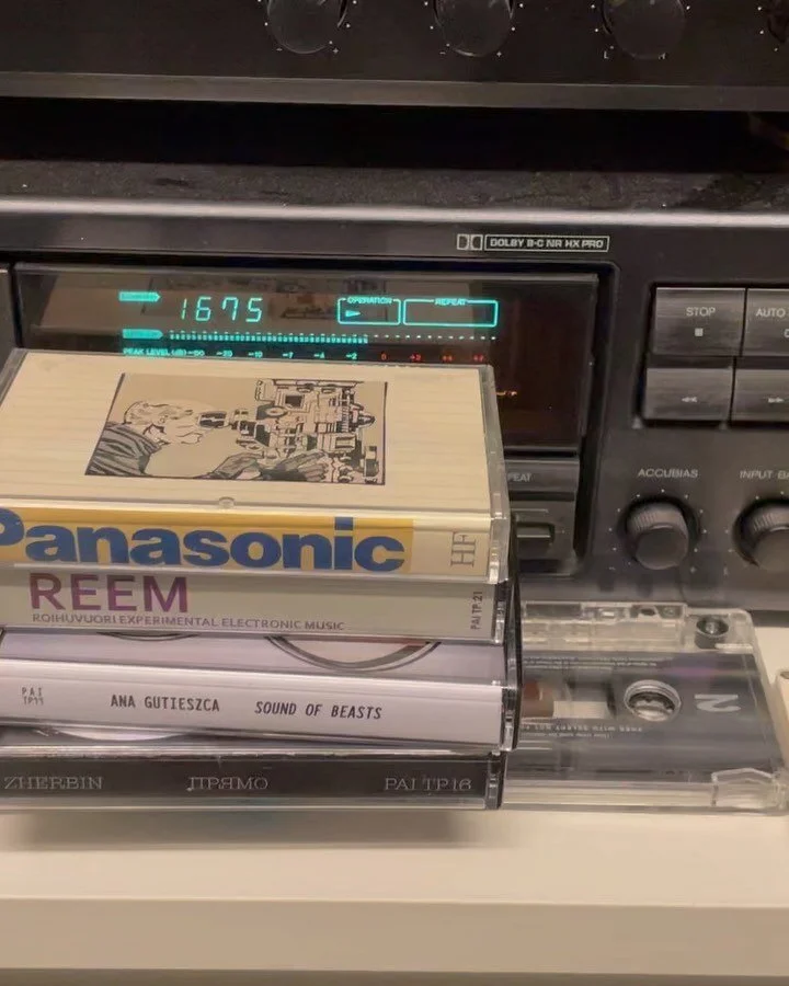 Silloin kun radiosta ja Music Televisionilta tuli musiikkia. L&ouml;ysin just Panasonicin liven jonka lienen nauhoittanut Radio Mafialta ys&auml;rill&auml;. T&auml;ytt&auml; energiaa 🥰. X-Mix ja 3-Lux -videomiksaukset taas on MTV:lt&auml; ensin VHS: