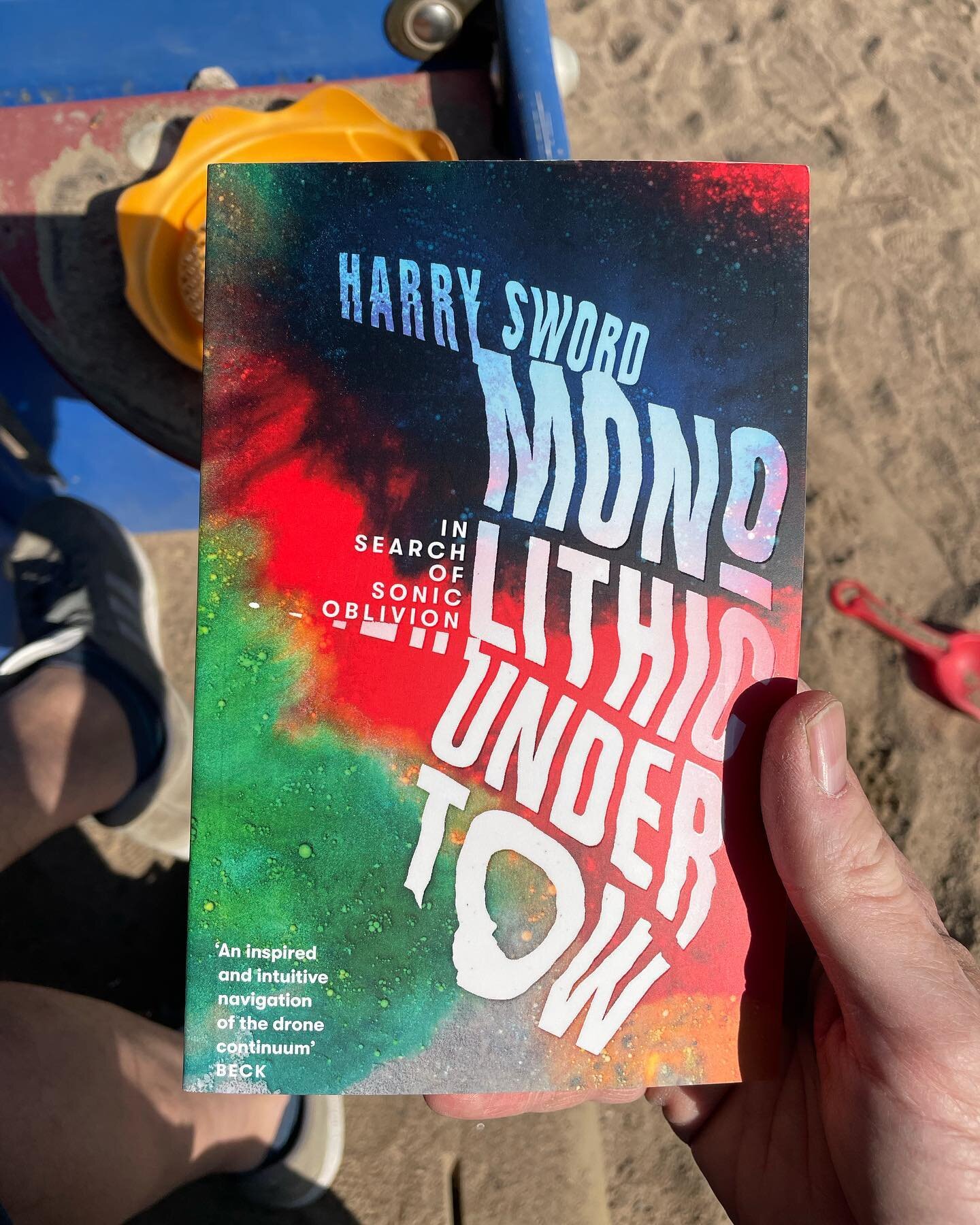 Harry Sword - Monolithic Undertow: In Search of Sonic Oblivion

&rdquo;'An inspired and intuitive navigation of the drone continuum . . . with a compass firmly set to new and enlightening psychedelic truths' BECK

Monolithic Undertow alights a crooke