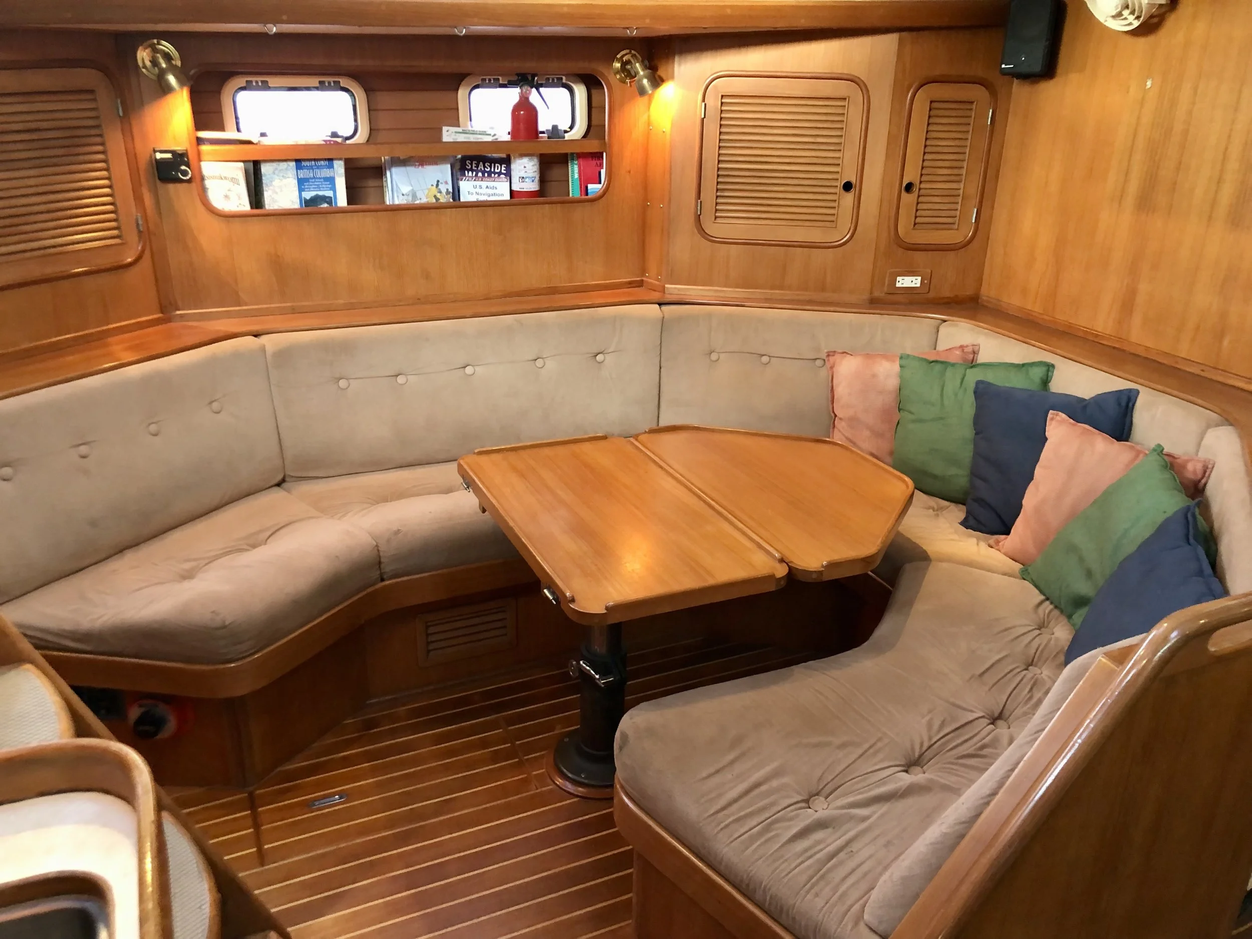 Taswell salon settee #4.jpg