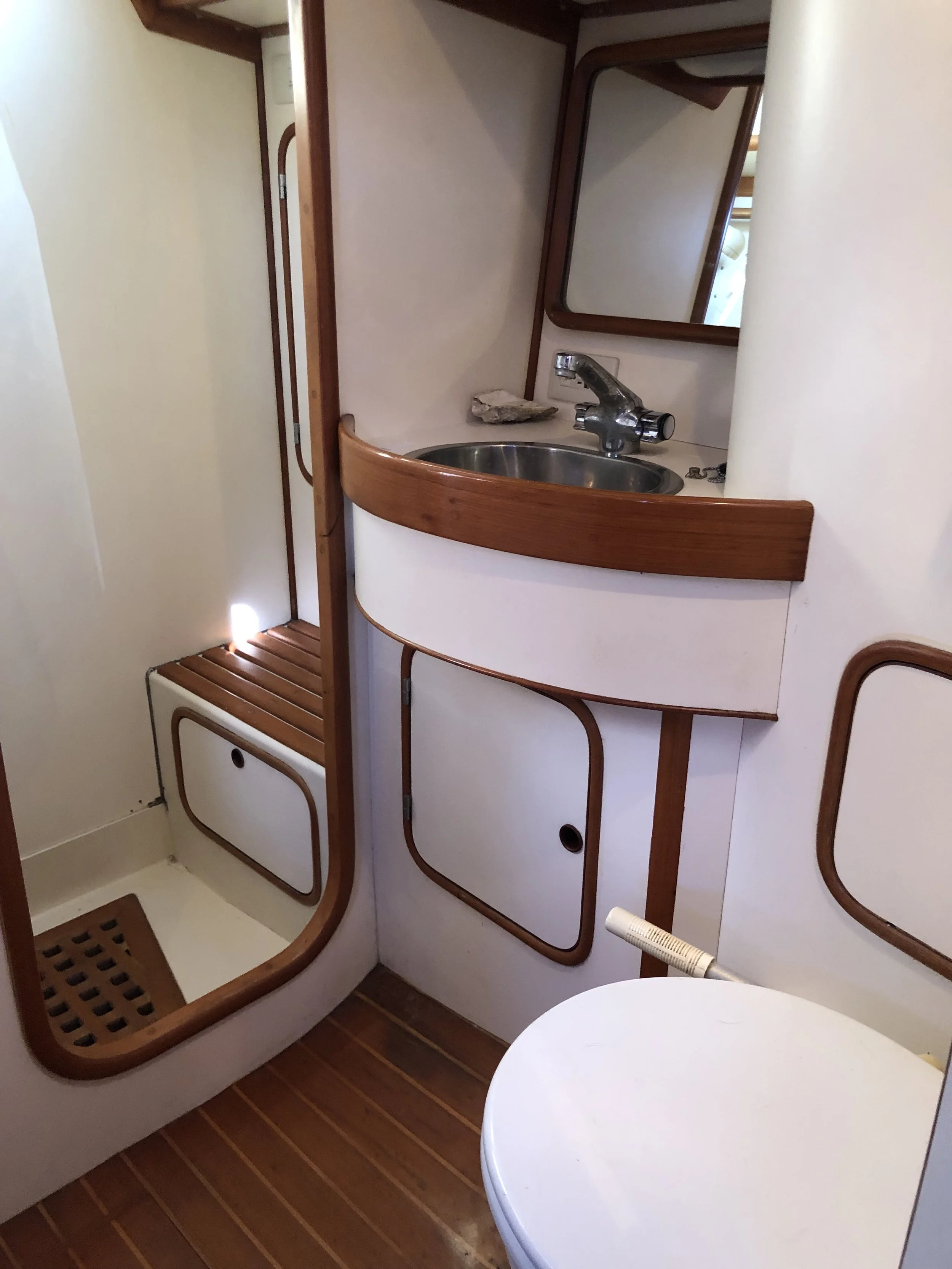 Taswell aft head #13.jpg