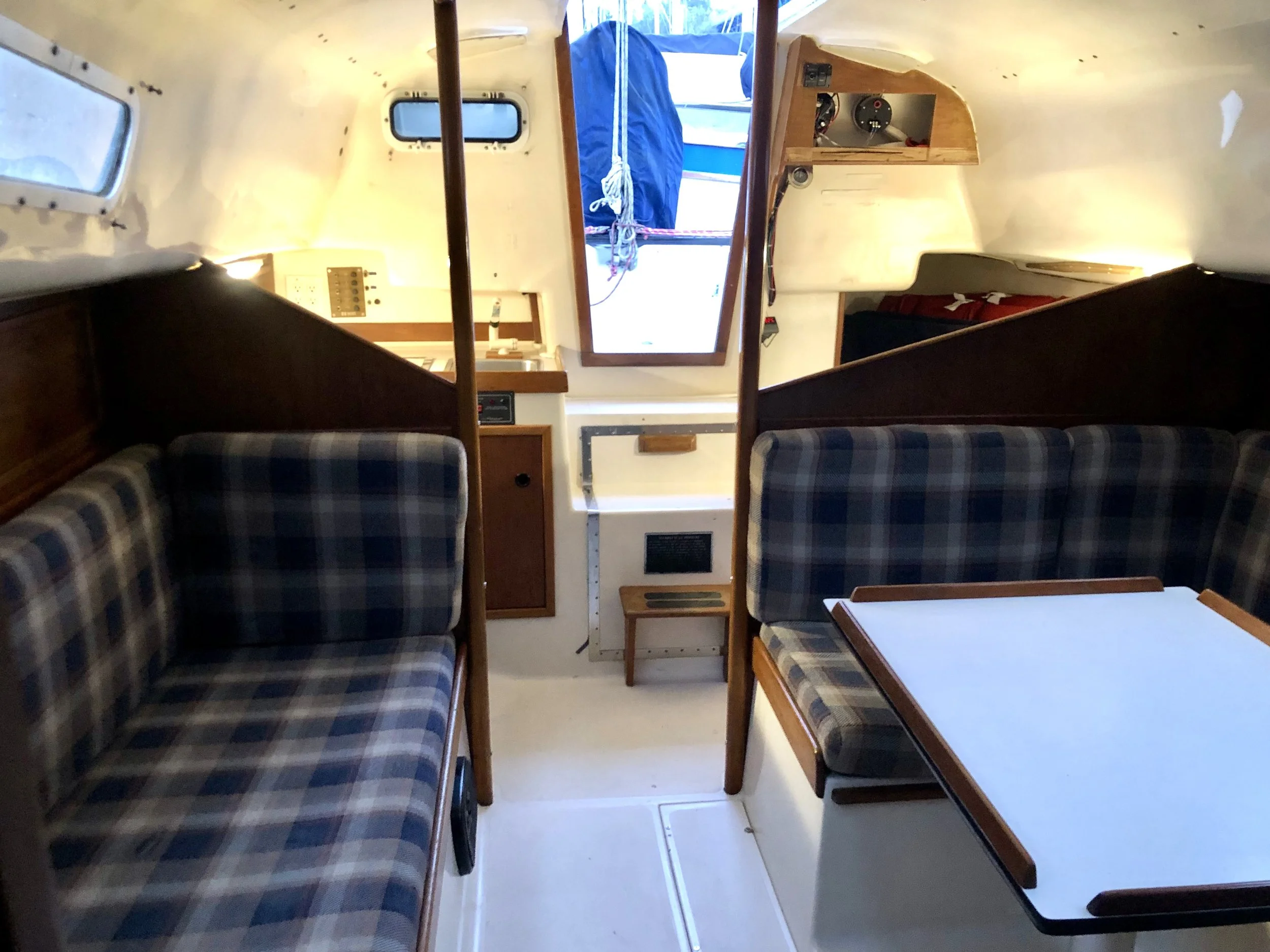 C&C35 main salon aft view #8.jpg