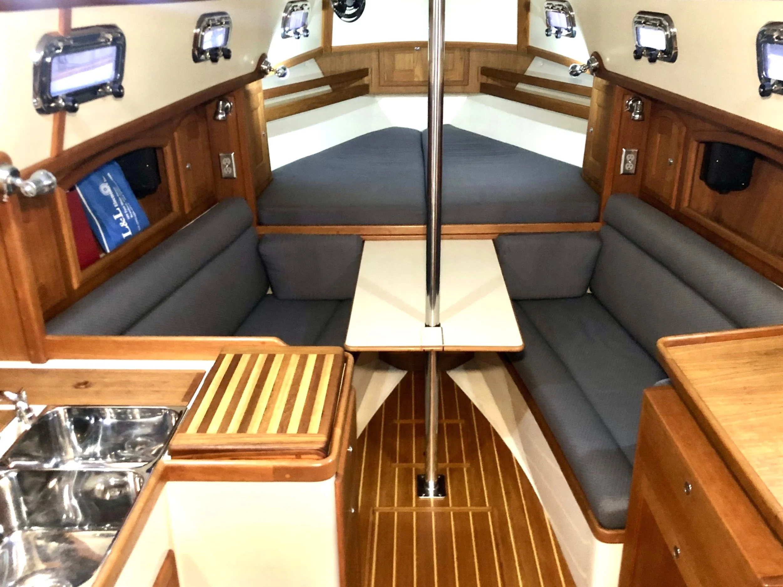 PCS31 Murphy main salon #4.jpg