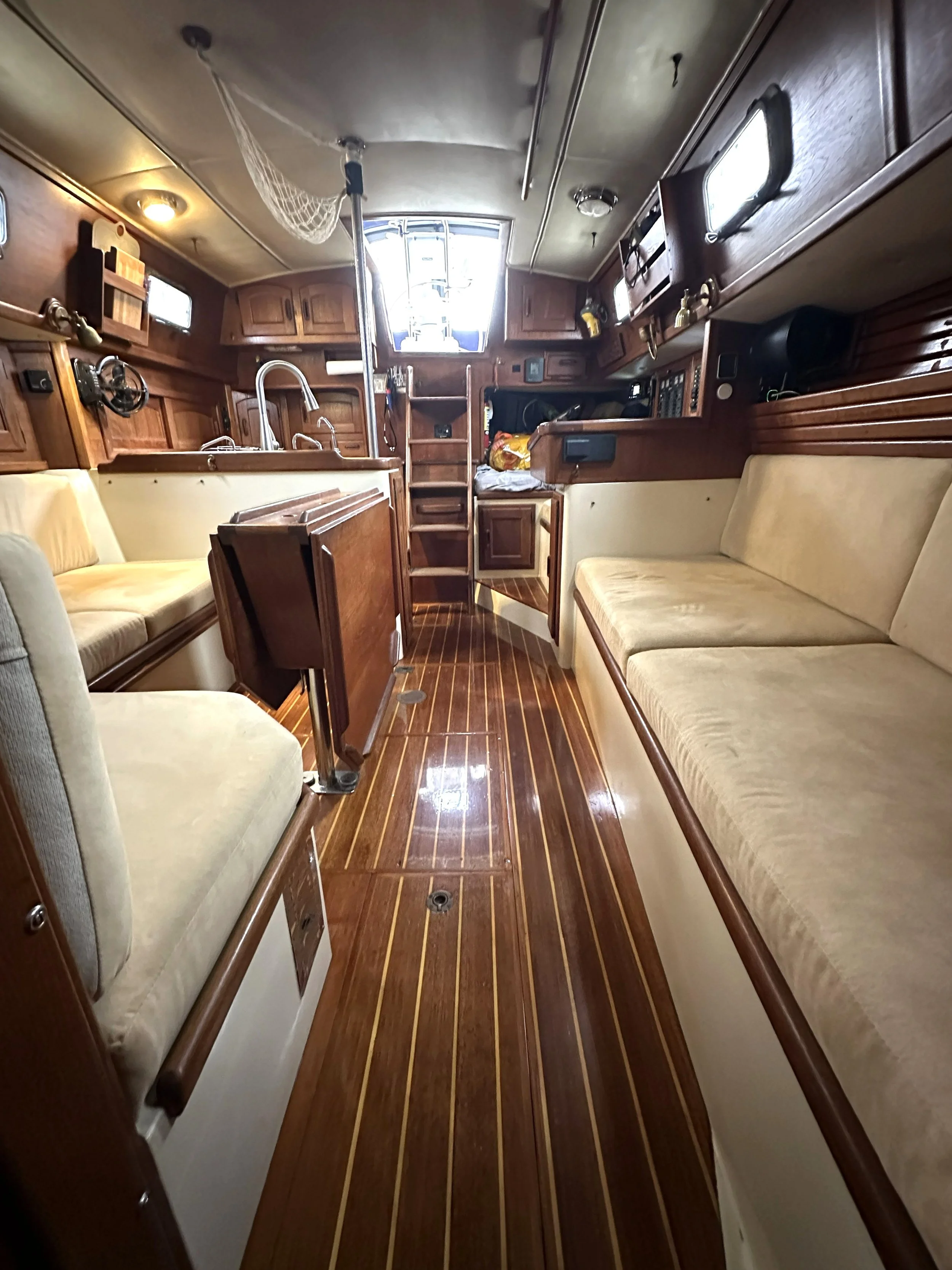 92PCS37 Salon aft#9.jpg