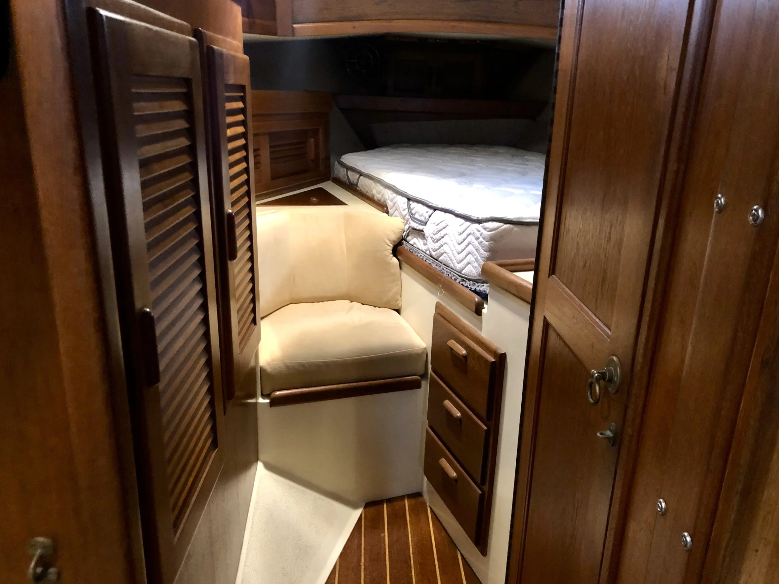 92PCS37 Fwd cabin#7.jpg