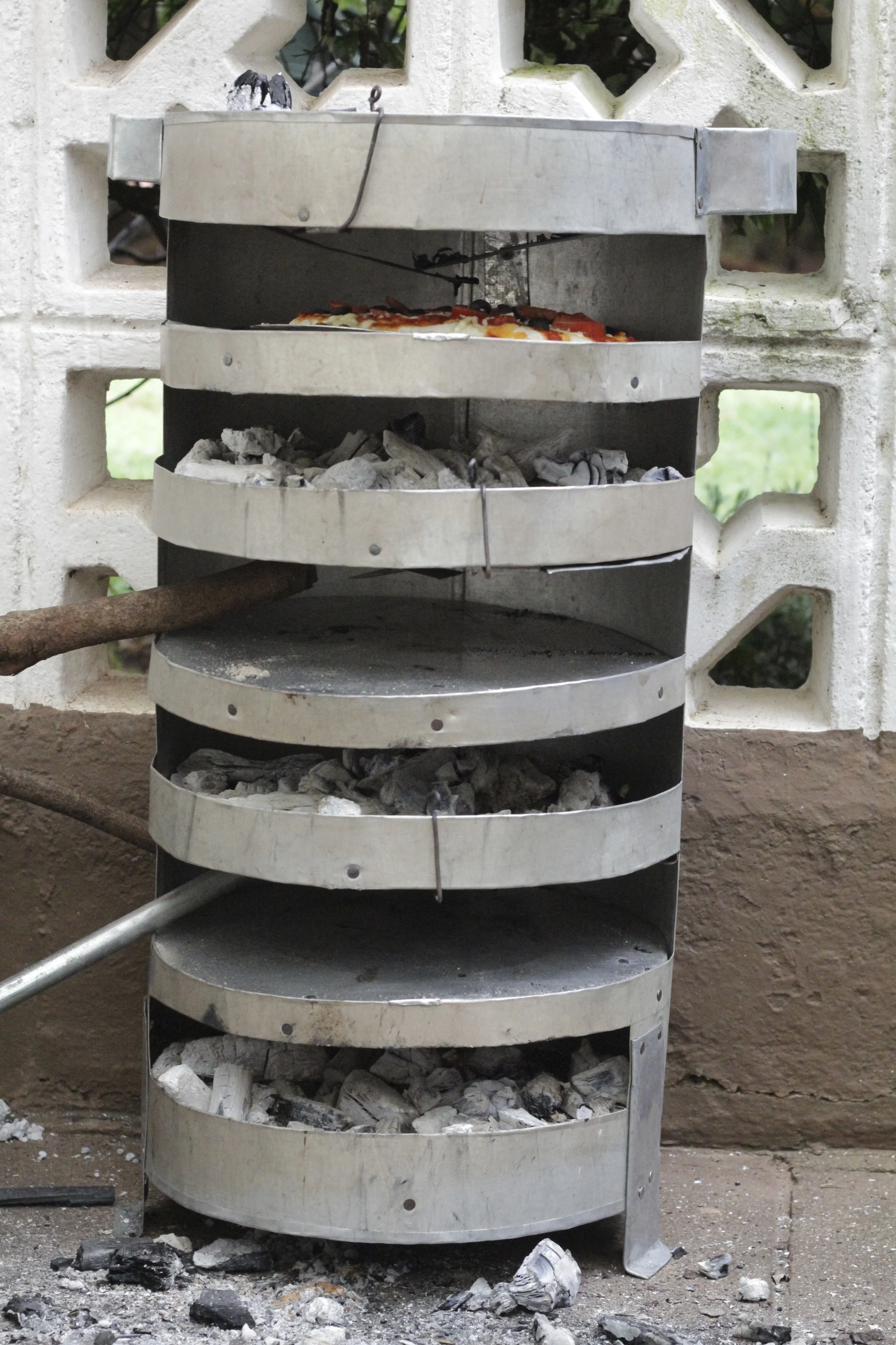 The "jua kali" pizza device