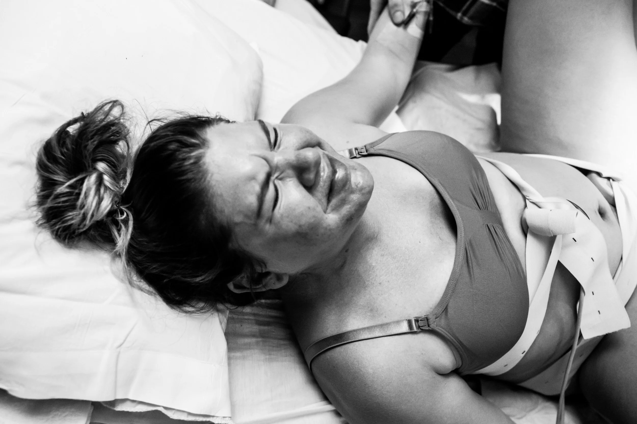 mom in labor pushing