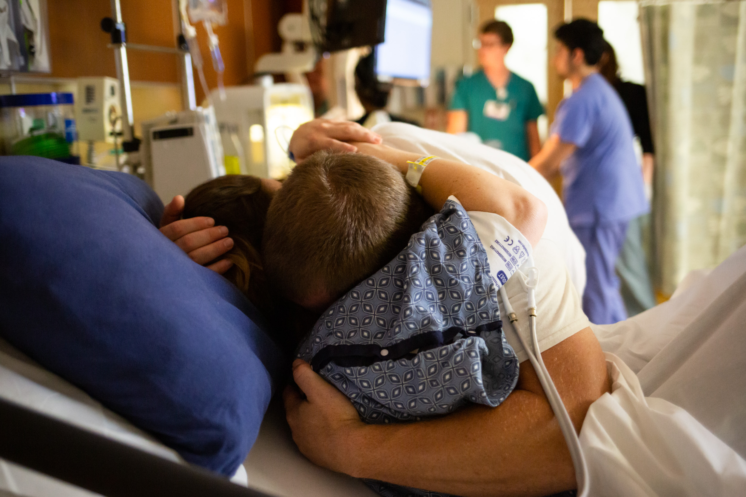 new parents comforting each other after learning their baby needed to go to the nicu for a short stay