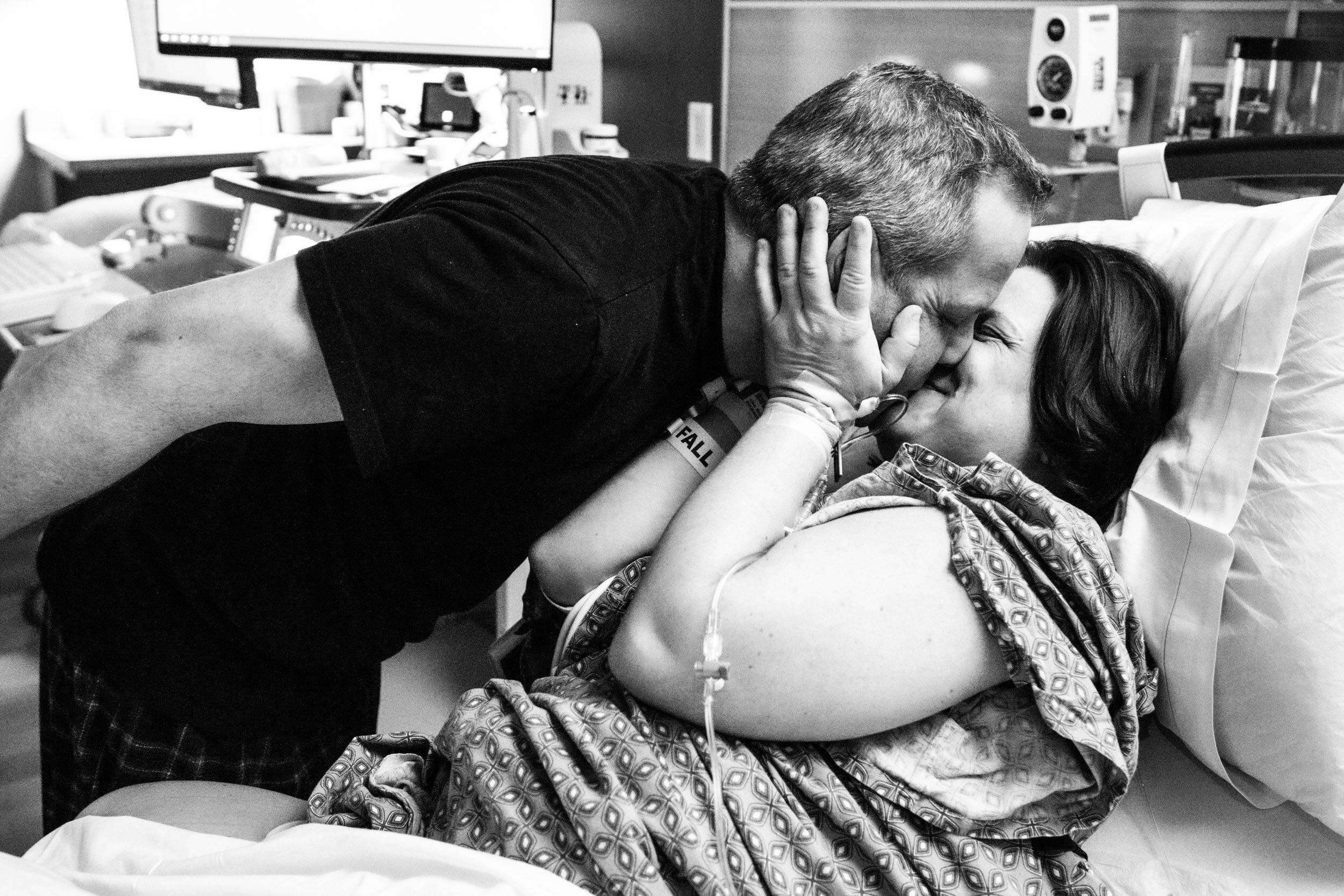 wife kissing husband before baby is born