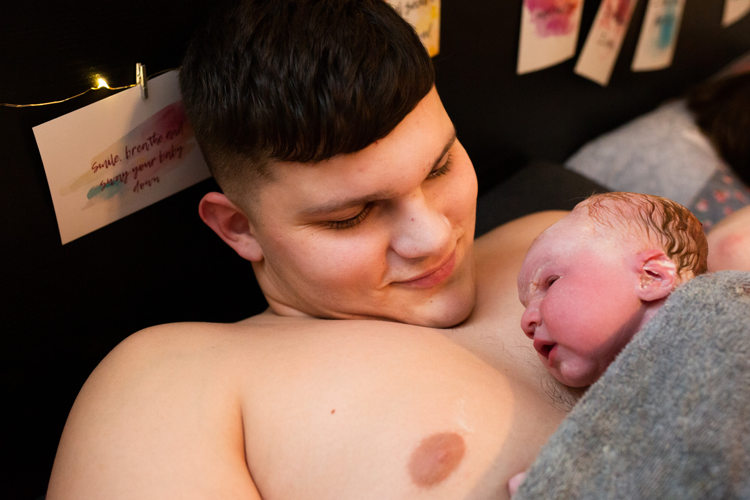 dad doing skin-to-skin with his newborn baby