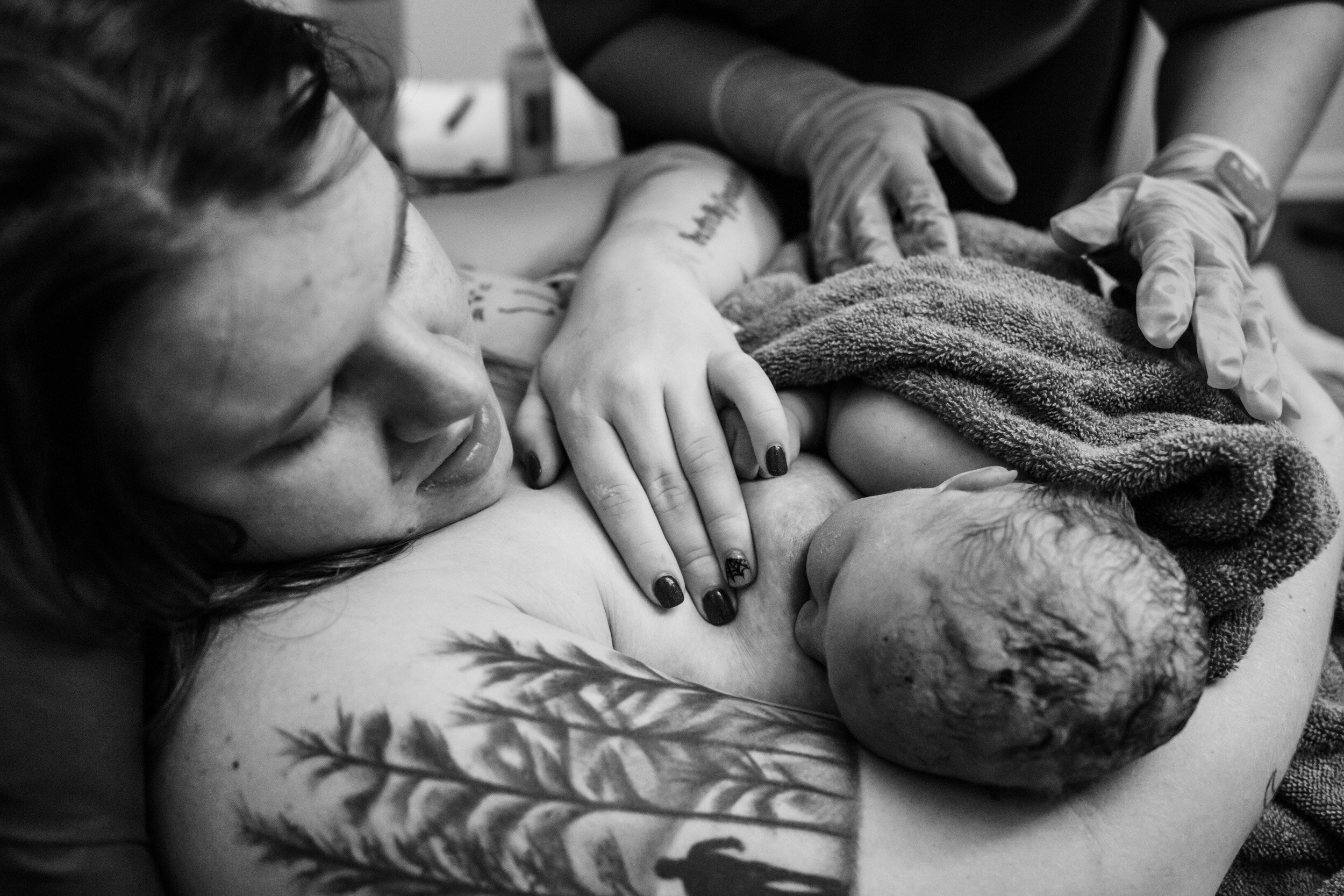 jacksonville mom breastfeeding her baby