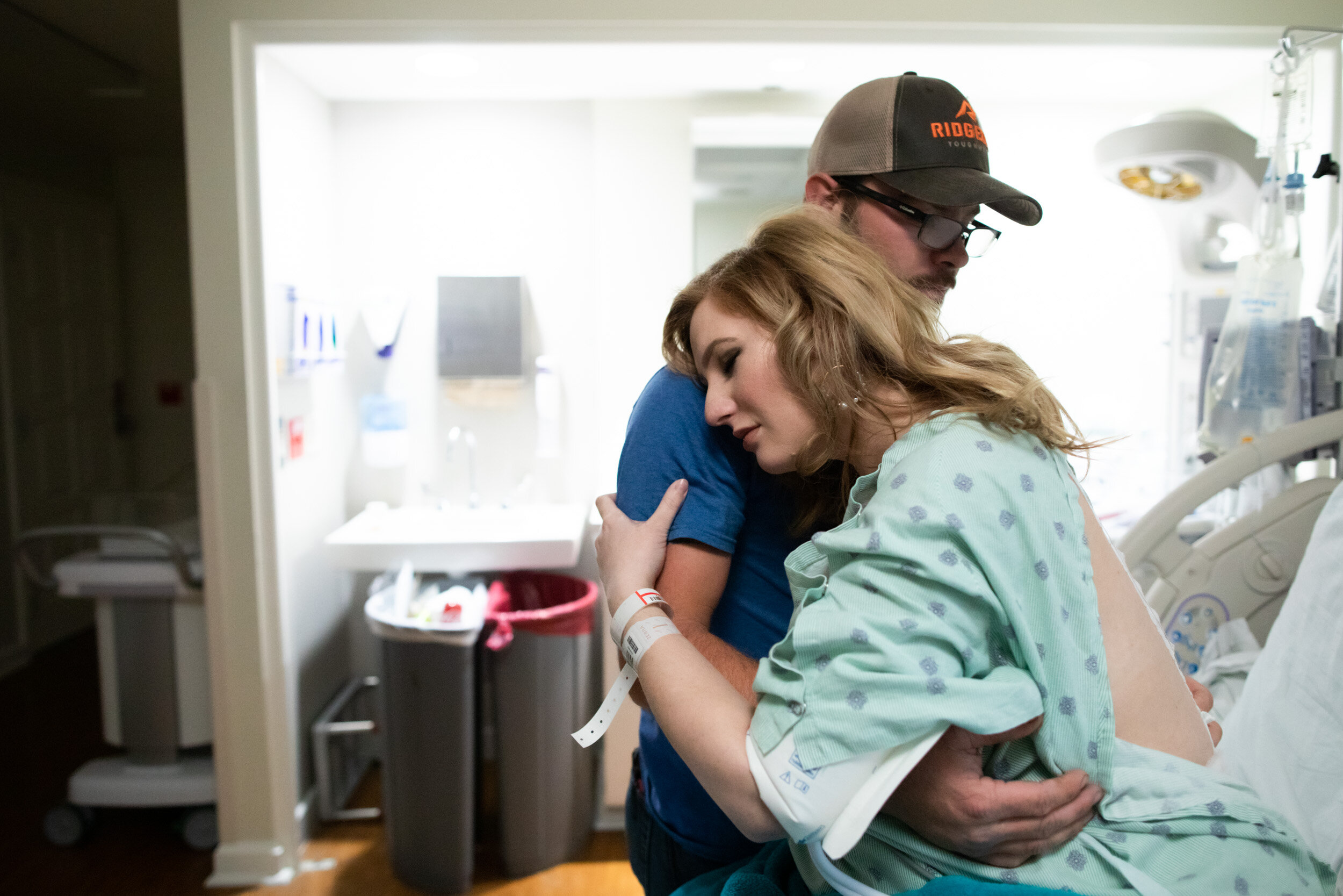 pregnant woman in labor hugging husband