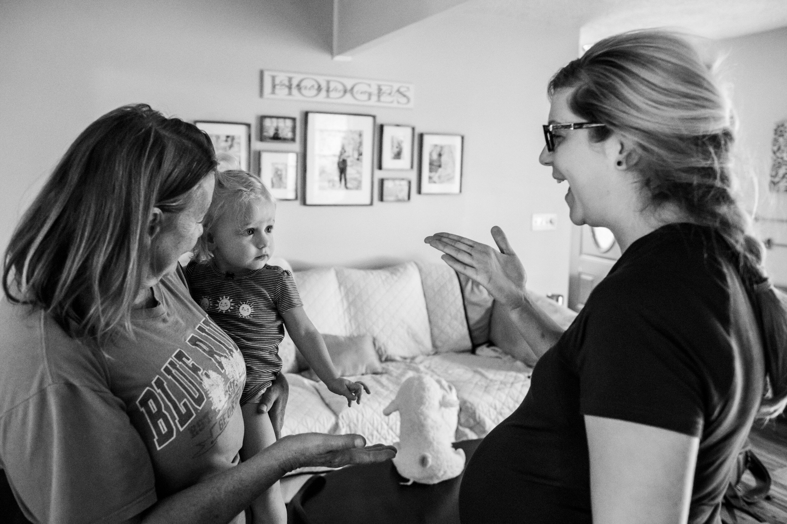 jacksonville mom blowing kisses to her toddler