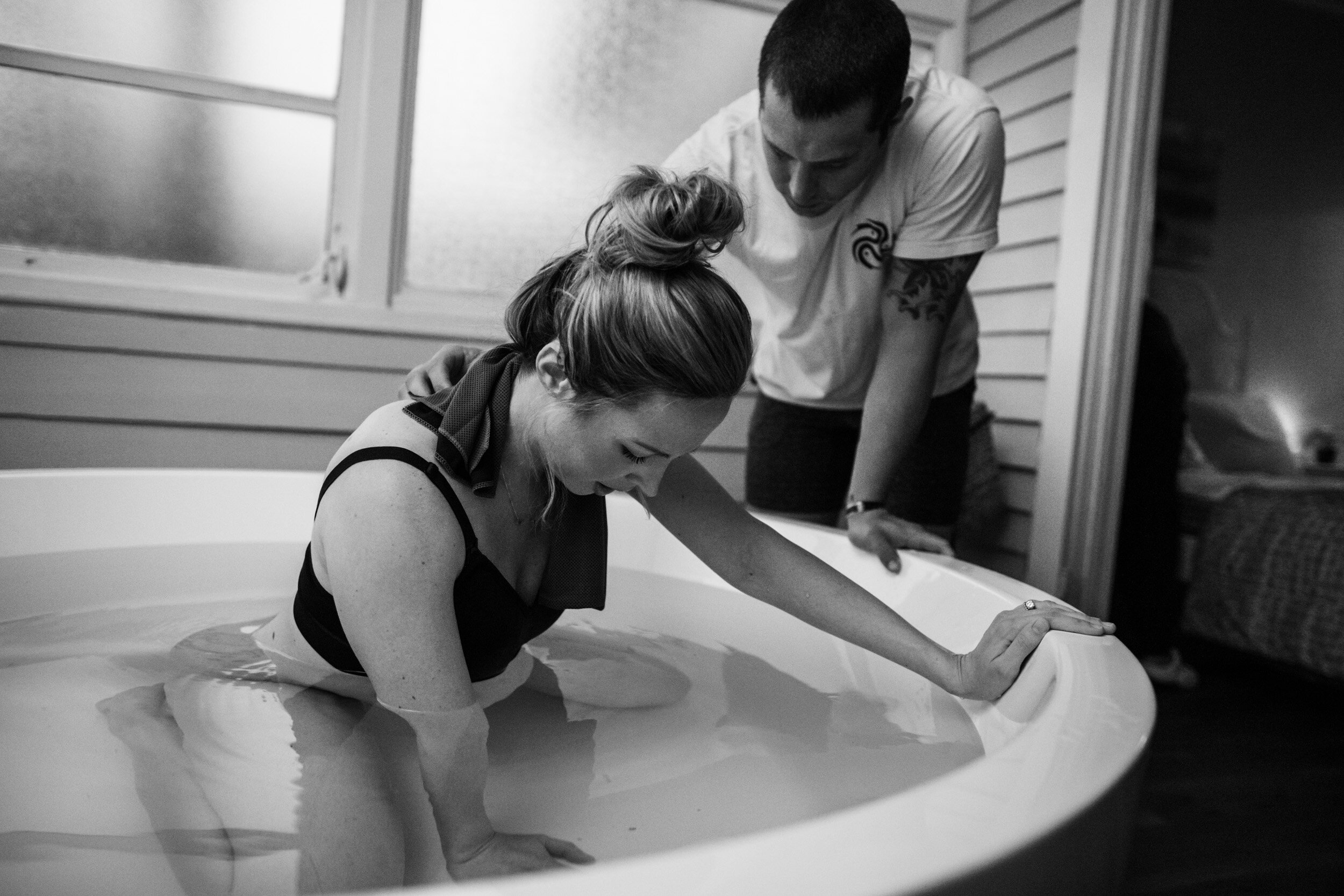 husband with laboring wife while she is in the birth pool