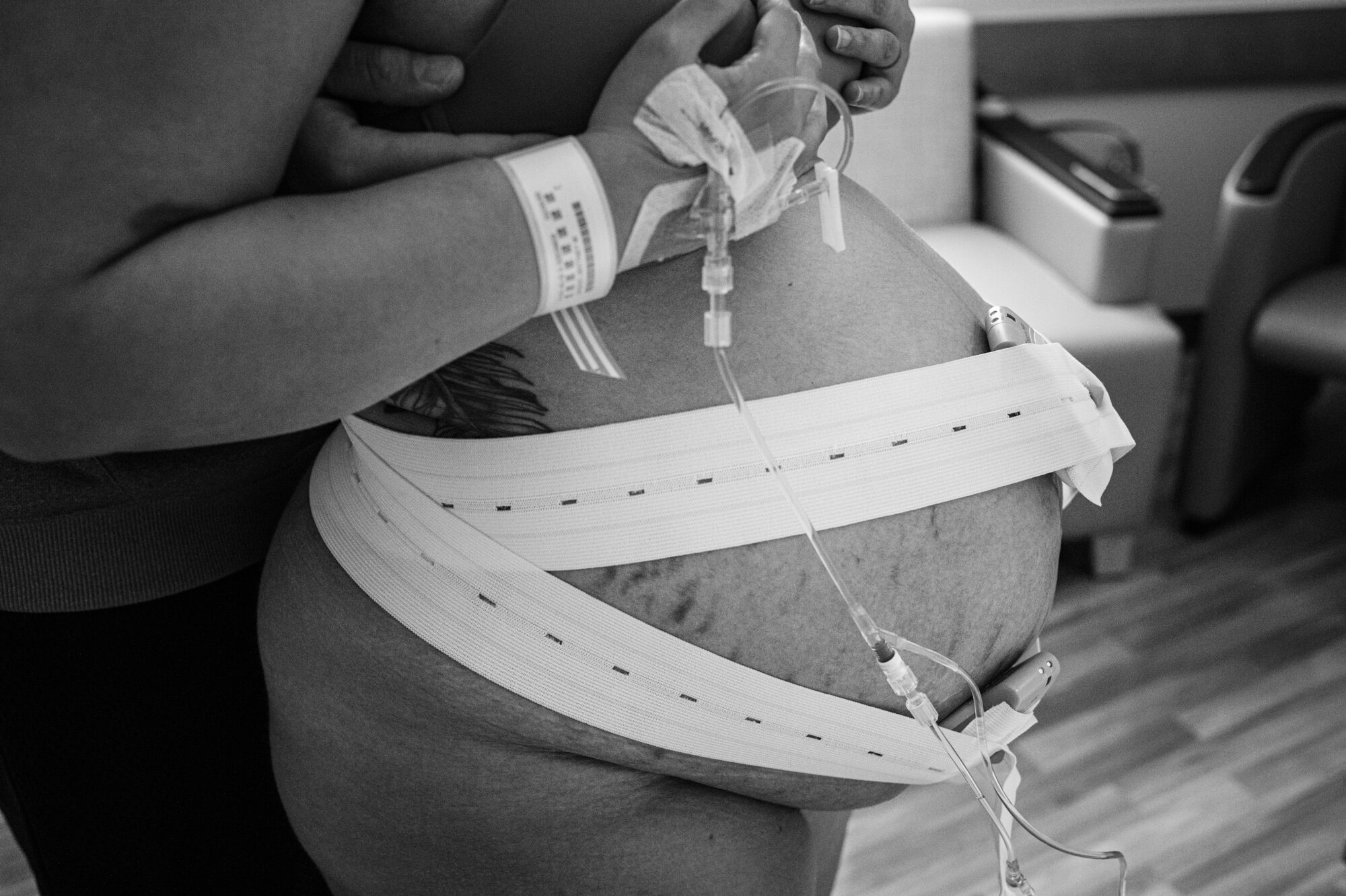 pregnant mom's belly during labor