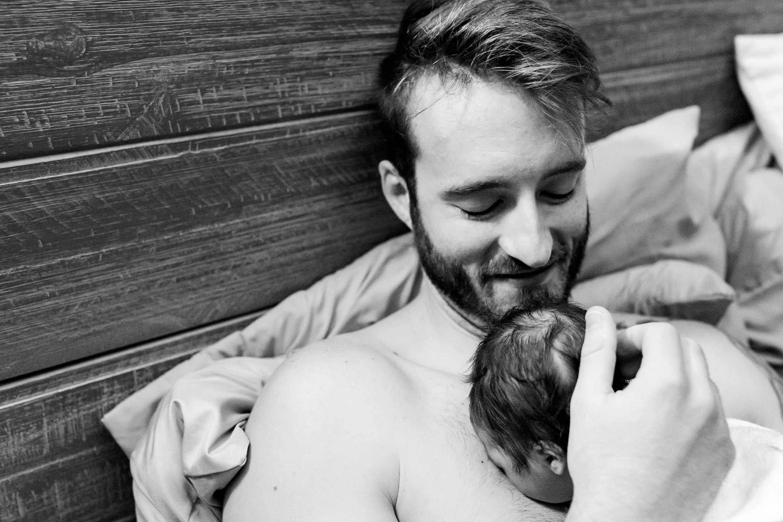 first-time dad doing skin to skin with his baby girl