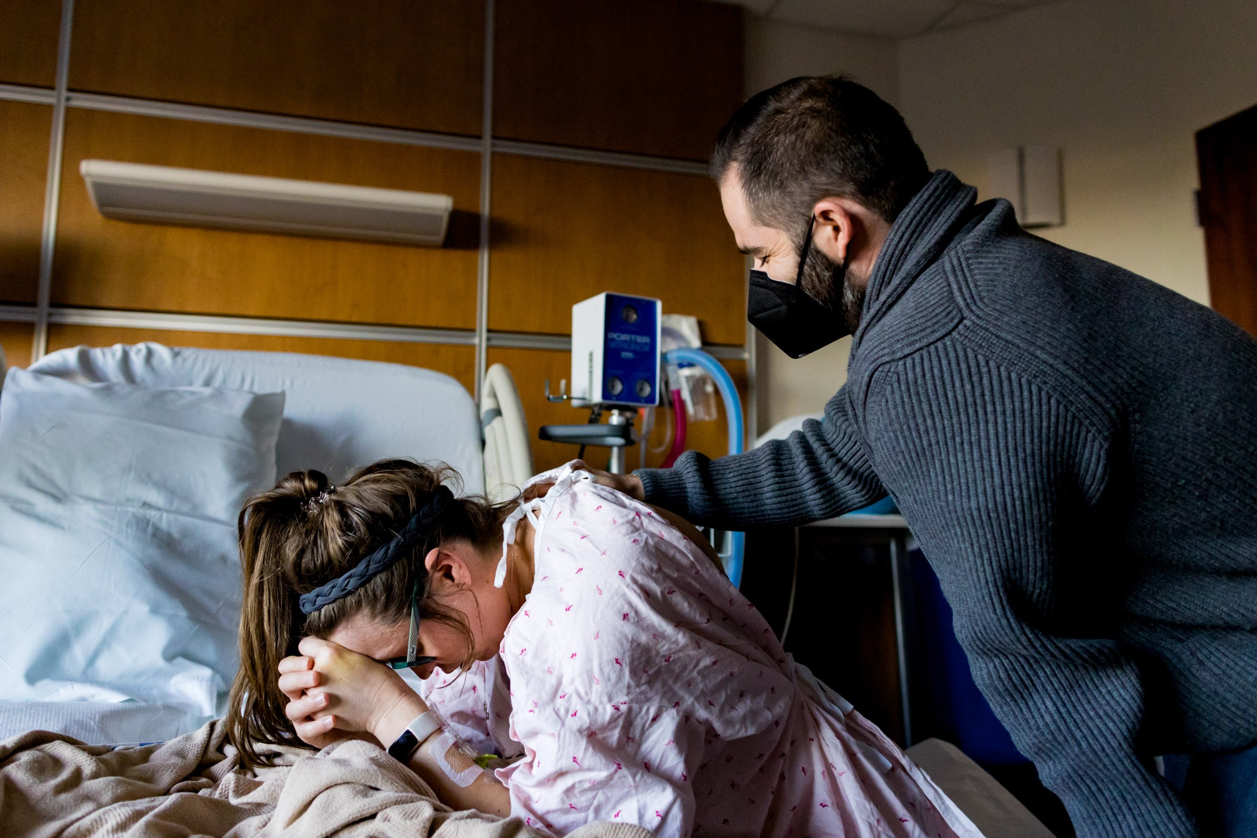 husband comforting pregnant wife during a contraction