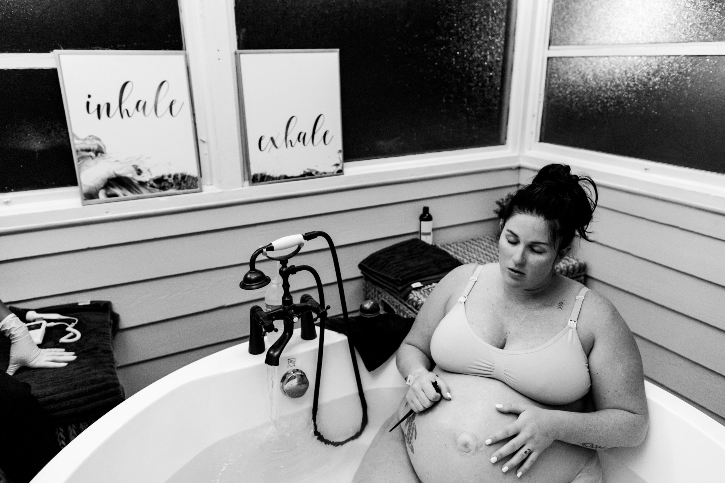 laboring mom resting in the birth tub